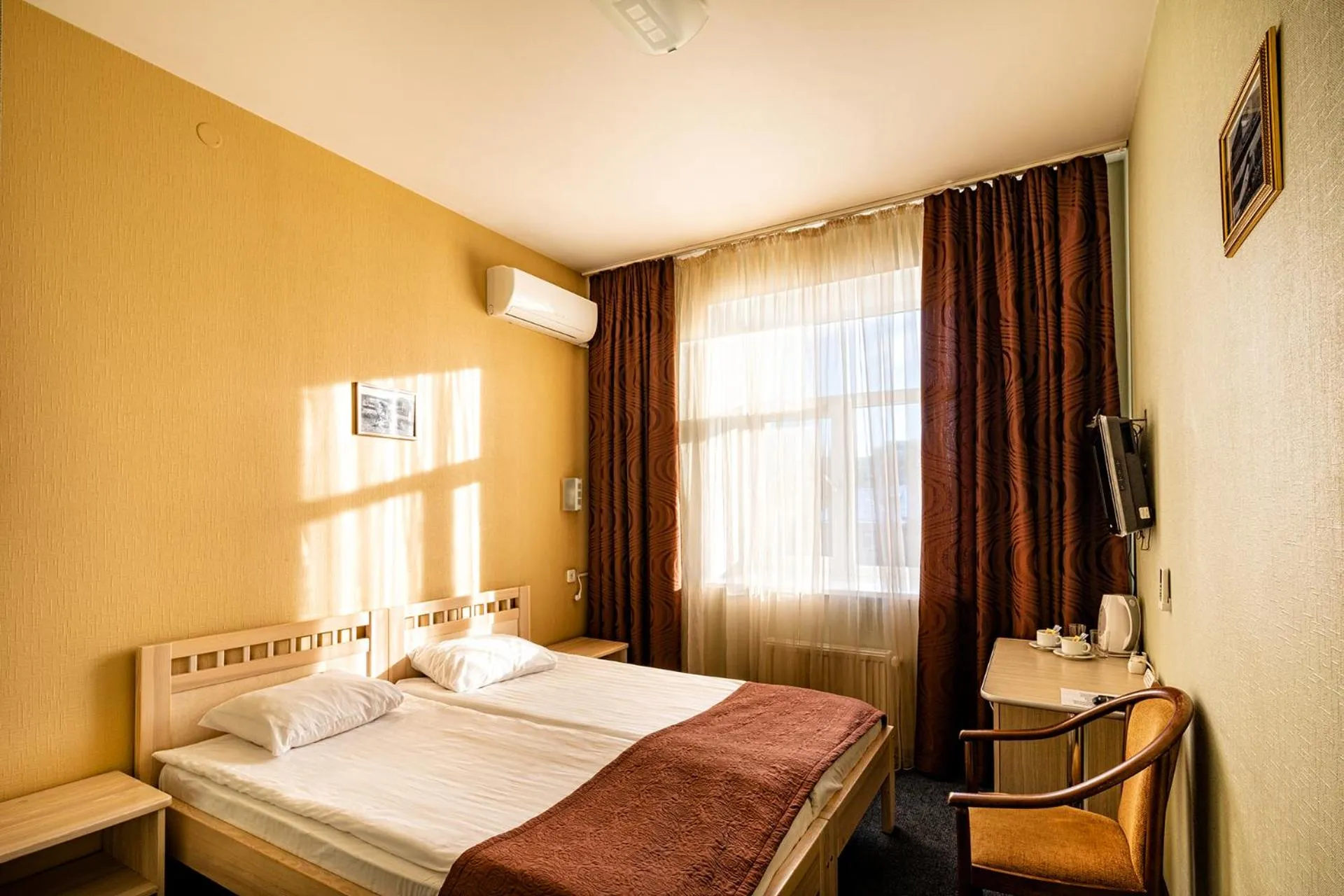 Bedroom, Bed in Biplan Hotel