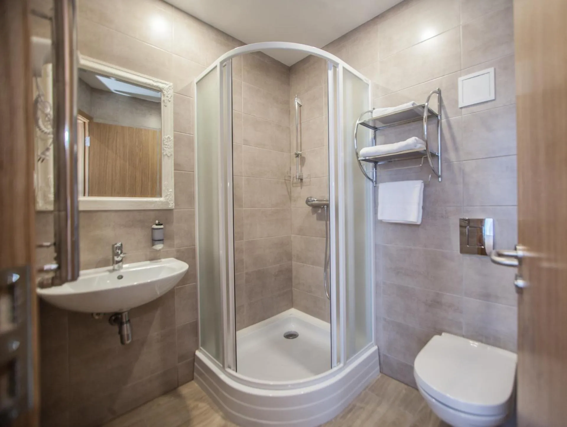 Bathroom in Biplan Hotel