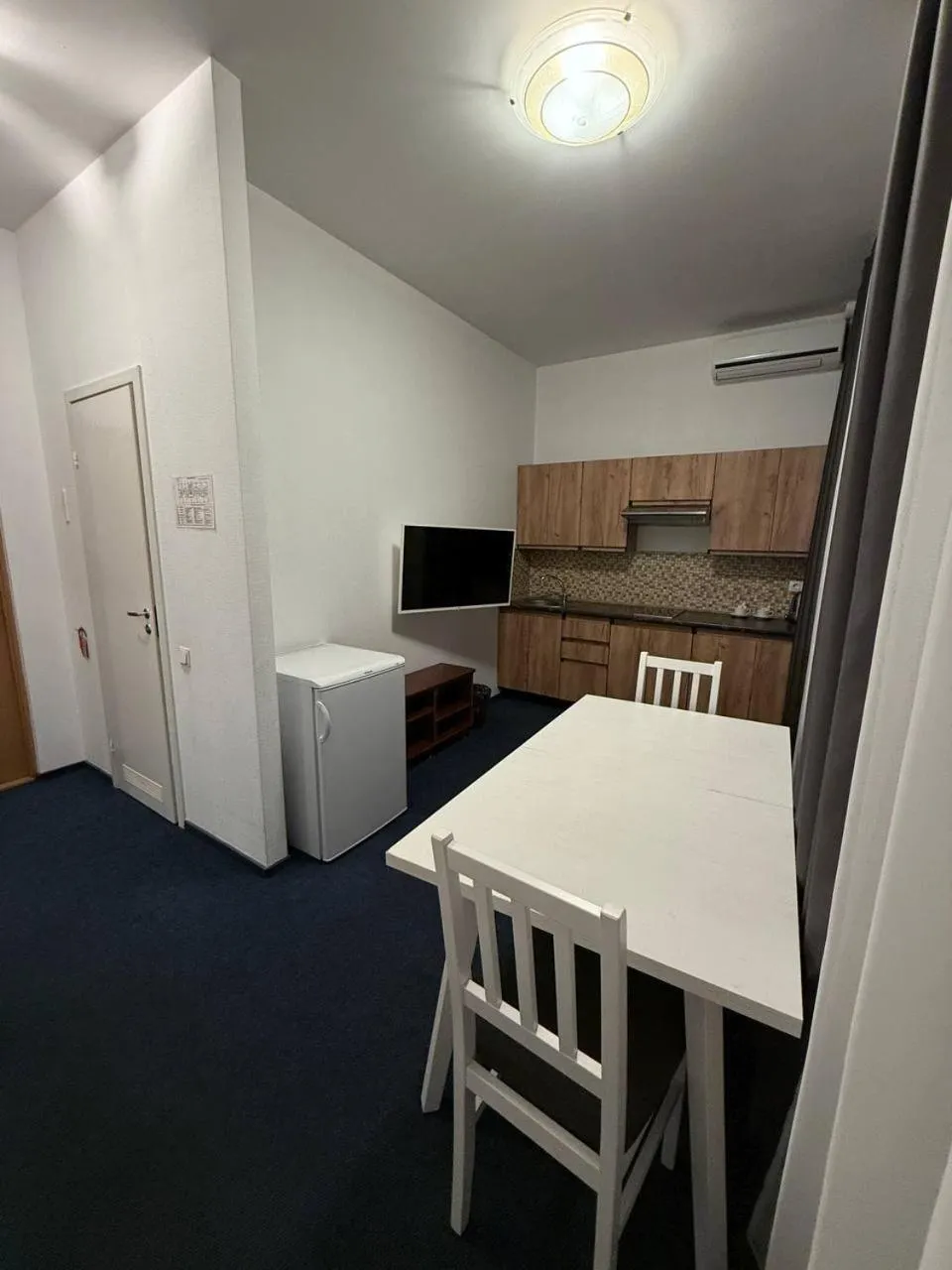 Kitchen or kitchenette in Biplan Hotel