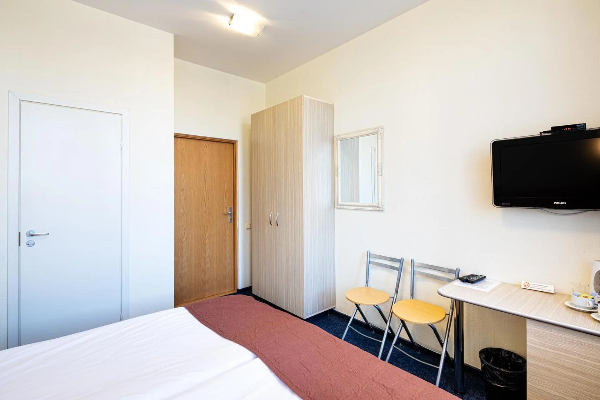 Photo of the whole room, Bed in Biplan Hotel