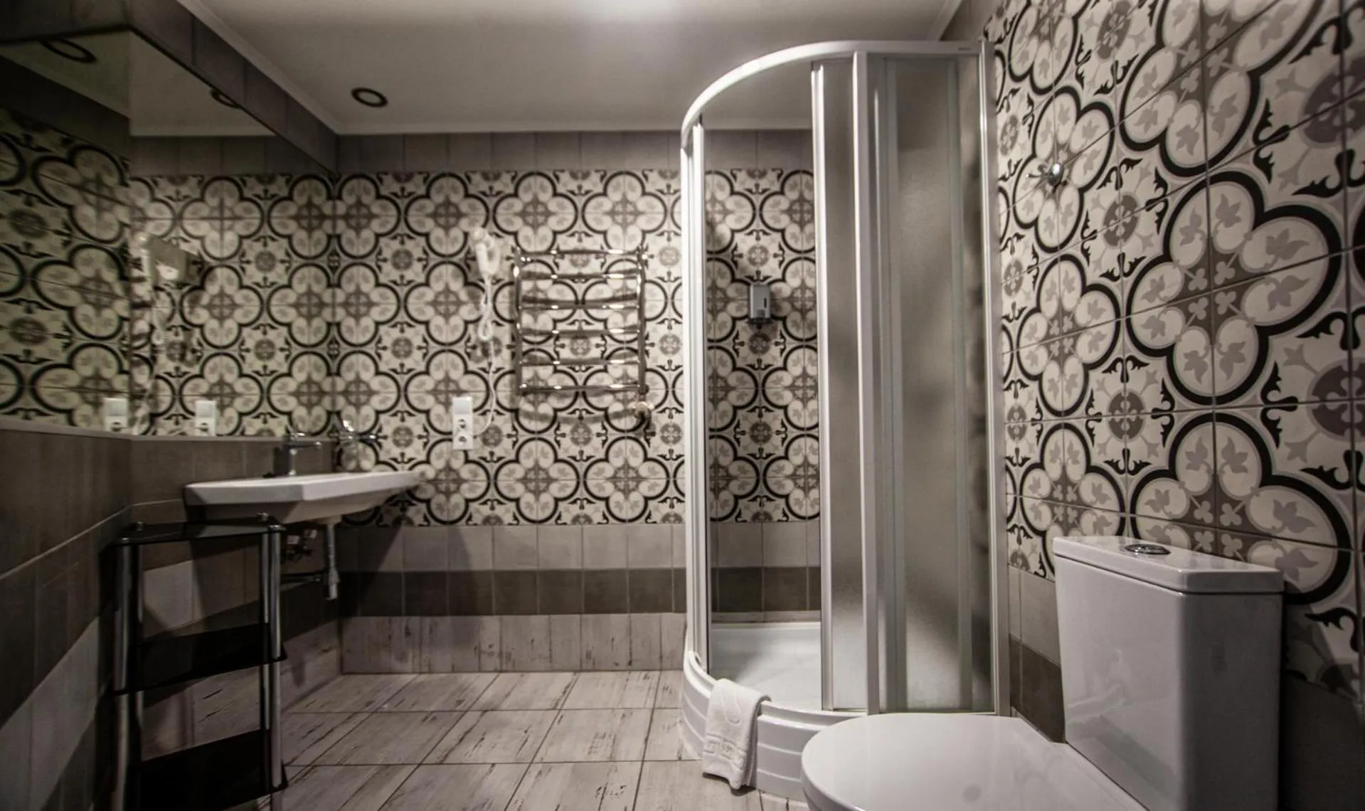 Shower in Biplan Hotel