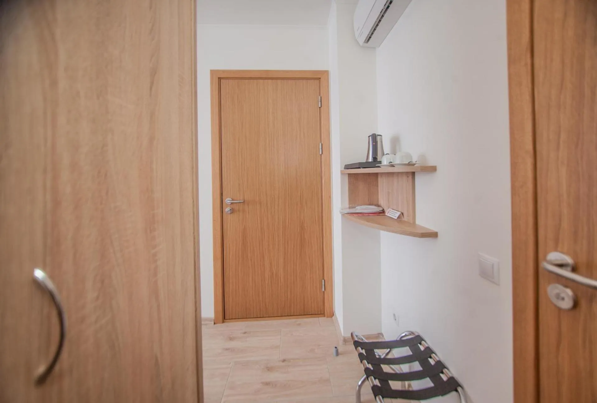 wardrobe in Biplan Hotel