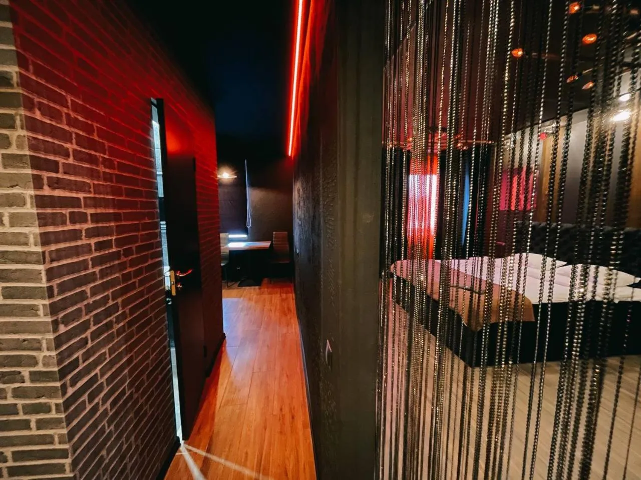 Photo of the whole room in Biplan Hotel