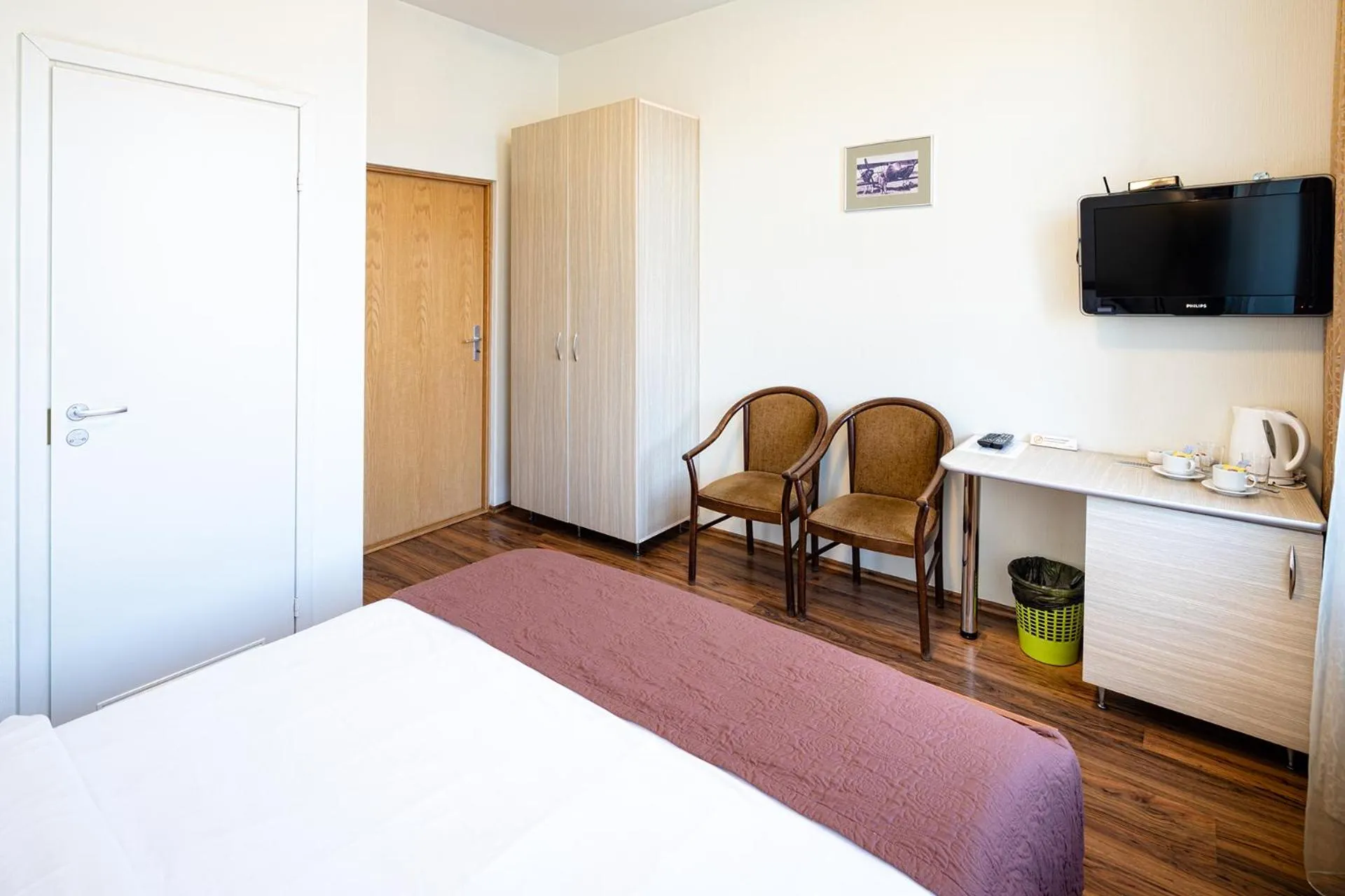 Photo of the whole room, Bed in Biplan Hotel