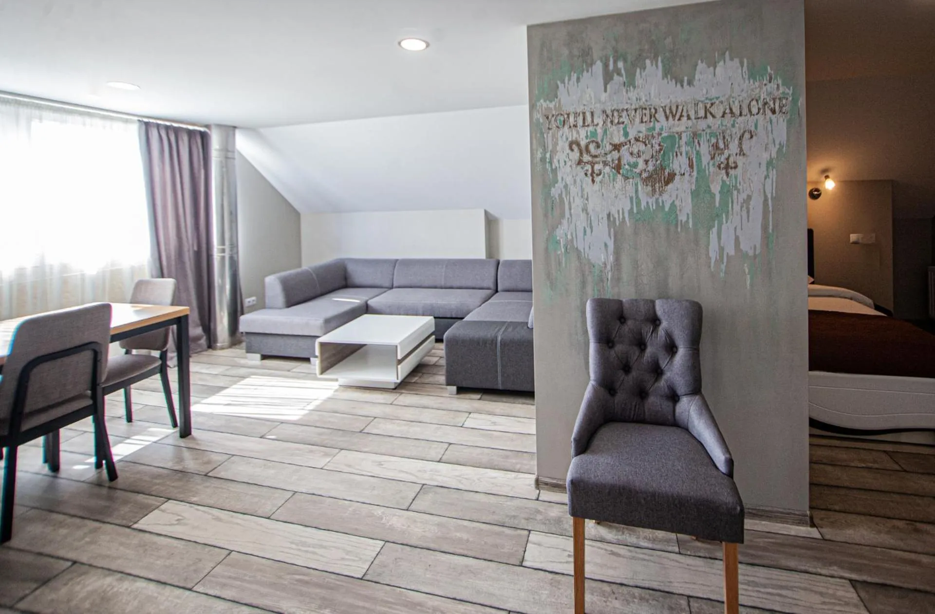 Photo of the whole room in Biplan Hotel