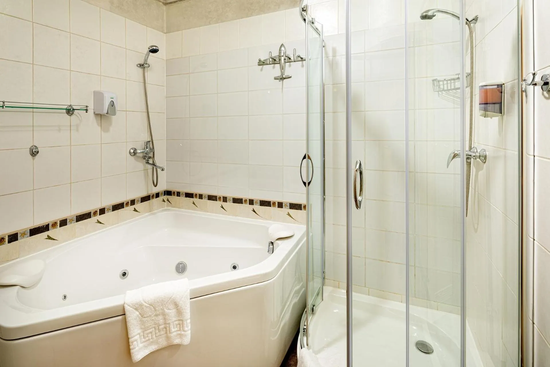 Bathroom in Biplan Hotel