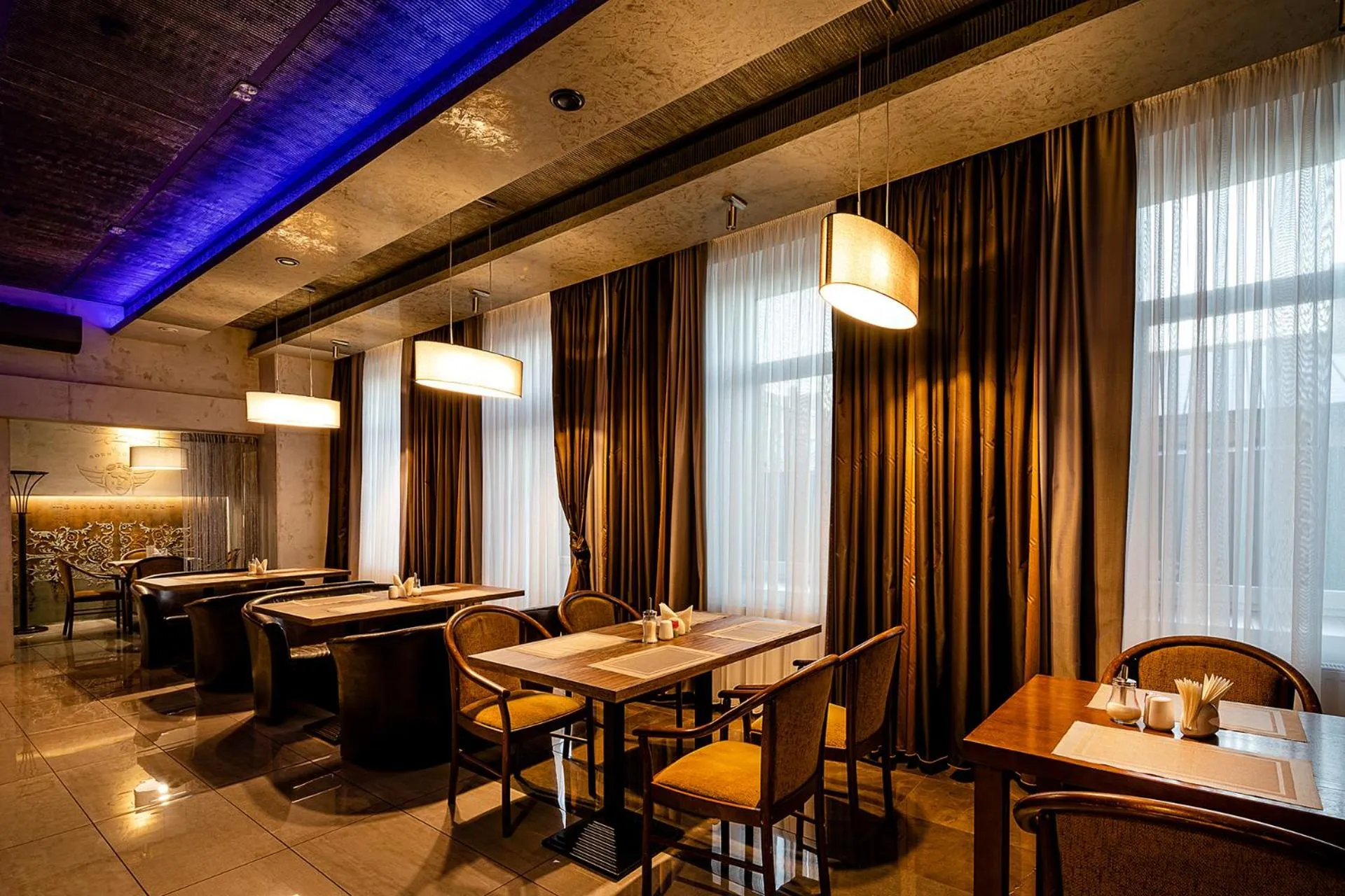 Restaurant/places to eat in Biplan Hotel