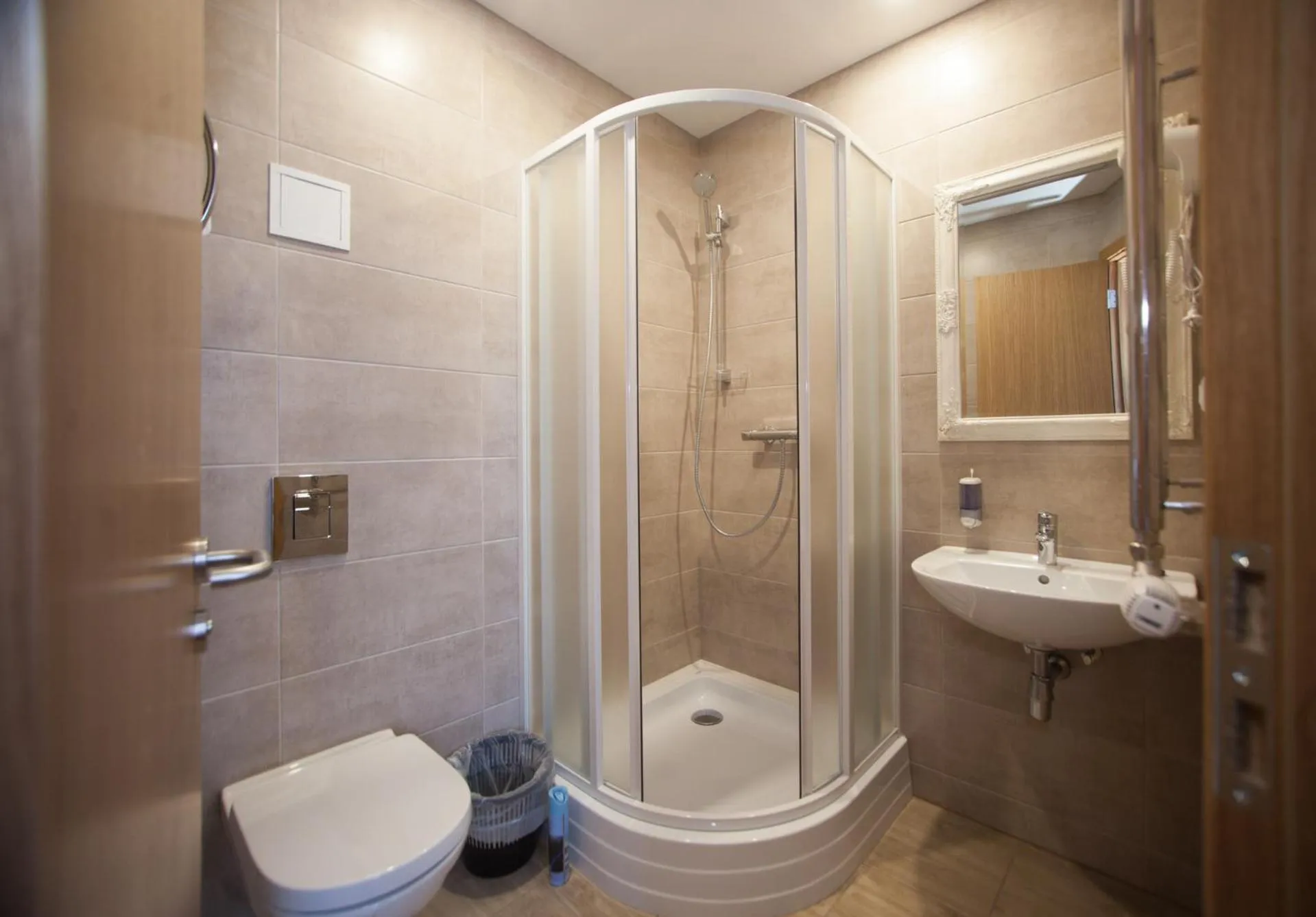 Bathroom in Biplan Hotel