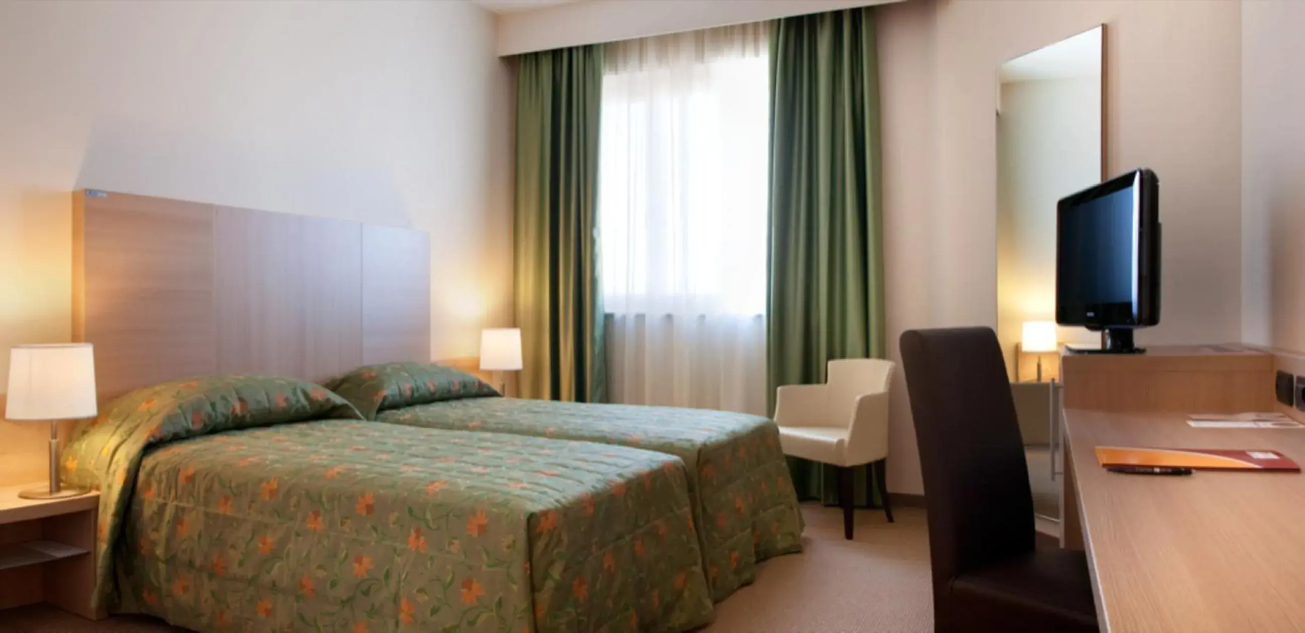 Photo of the whole room, Bed in Torino Hotel San Luigi - Ristorante Trait d'Union Photo of the whole room, Bed in Torino Hotel San Luigi - Ristorante Trait d'Union