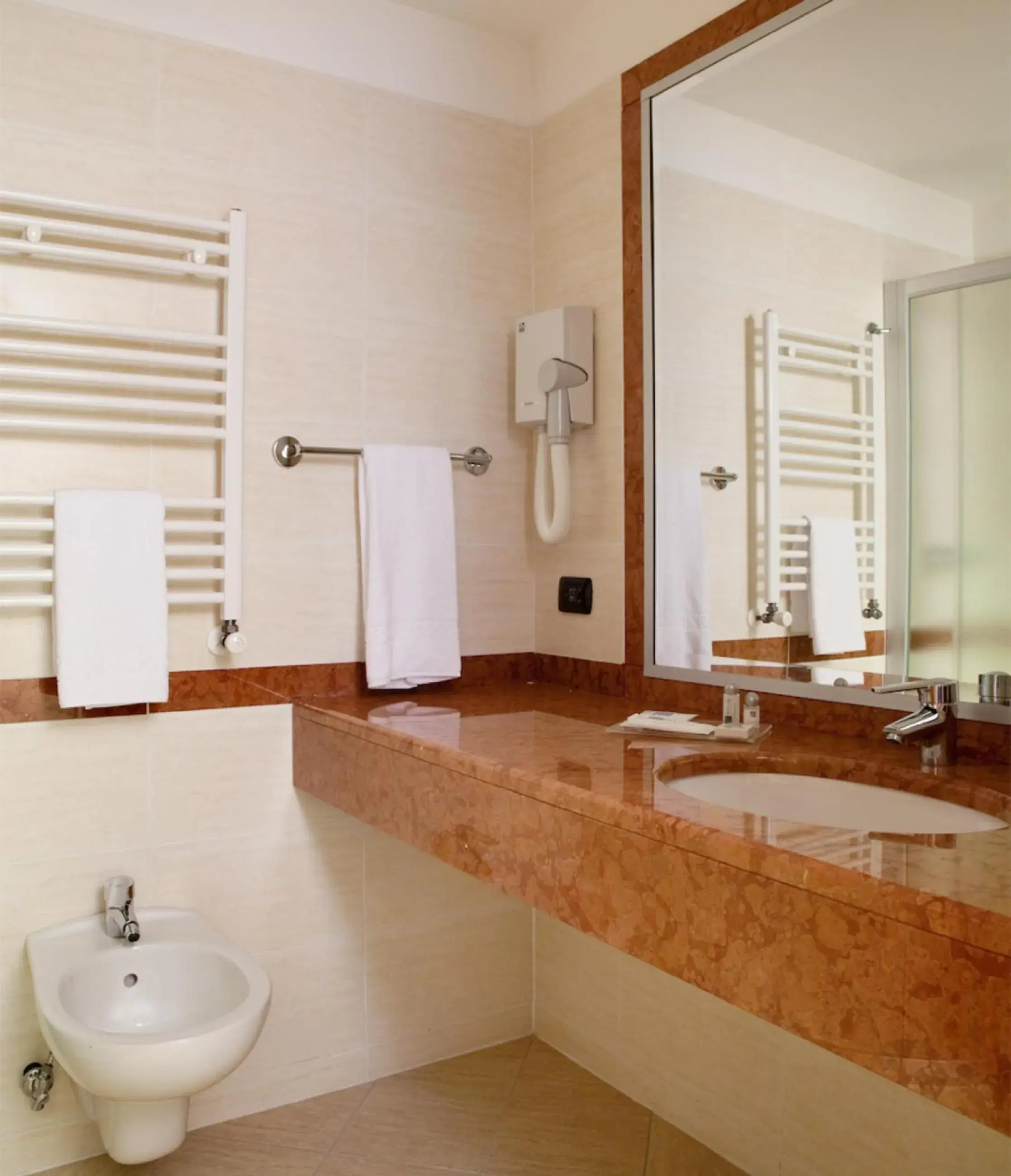 Twin Room in Torino Hotel San Luigi - Ristorante Trait d'Union Twin Room in Torino Hotel San Luigi - Ristorante Trait d'Union