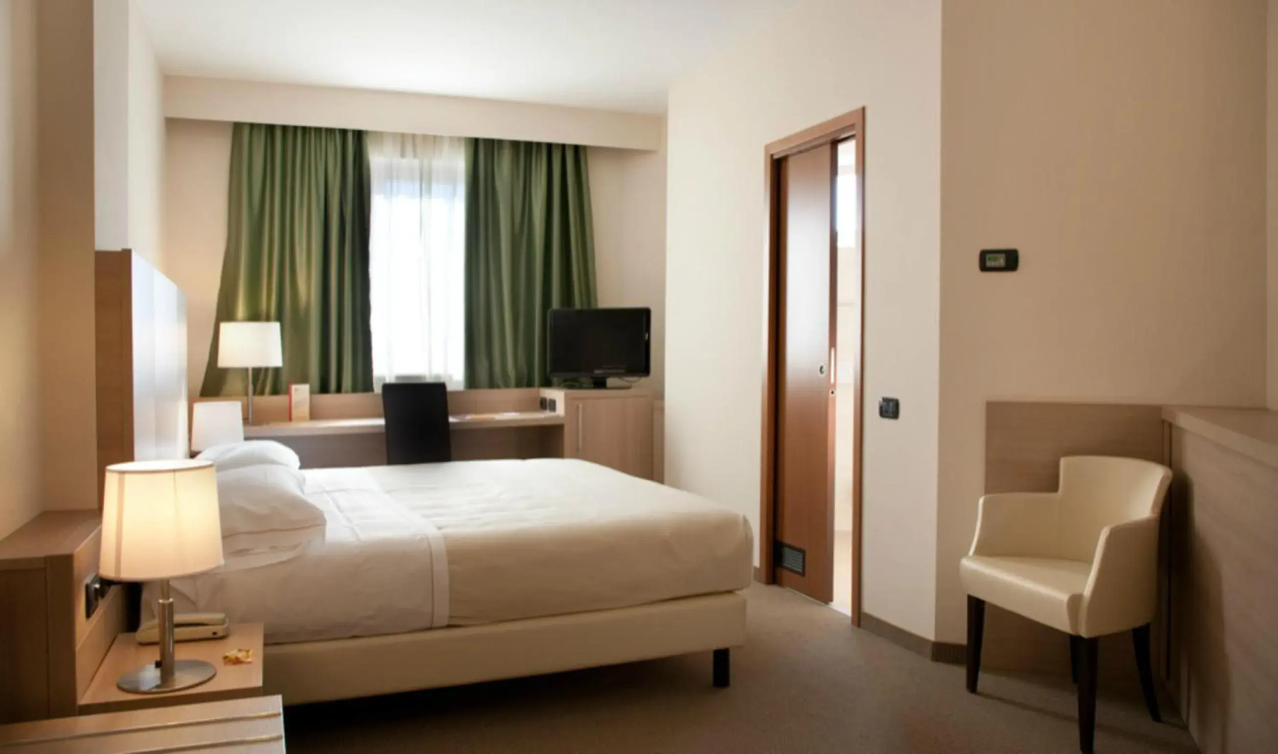 Bed in Torino Hotel San Luigi - Ristorante Trait d'Union Bed in Torino Hotel San Luigi - Ristorante Trait d'Union