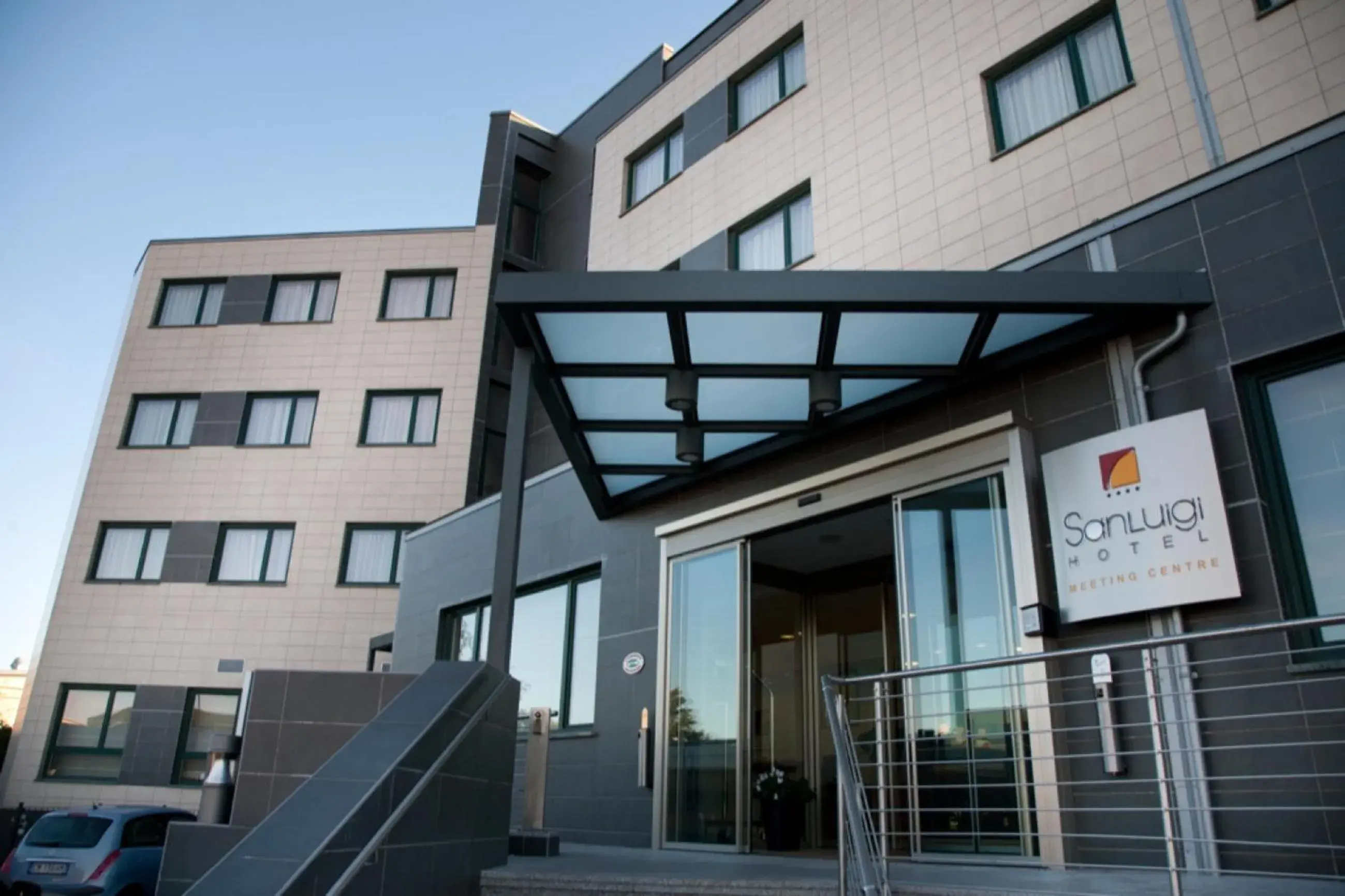 Facade/entrance in Torino Hotel San Luigi - Ristorante Trait d'Union Facade/entrance in Torino Hotel San Luigi - Ristorante Trait d'Union