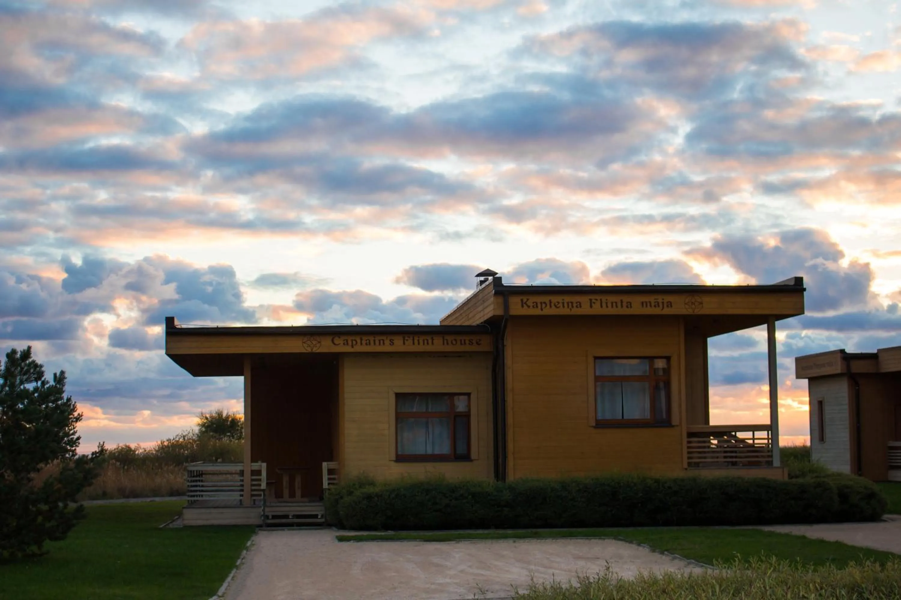 Facade/entrance in Kapteinu Osta