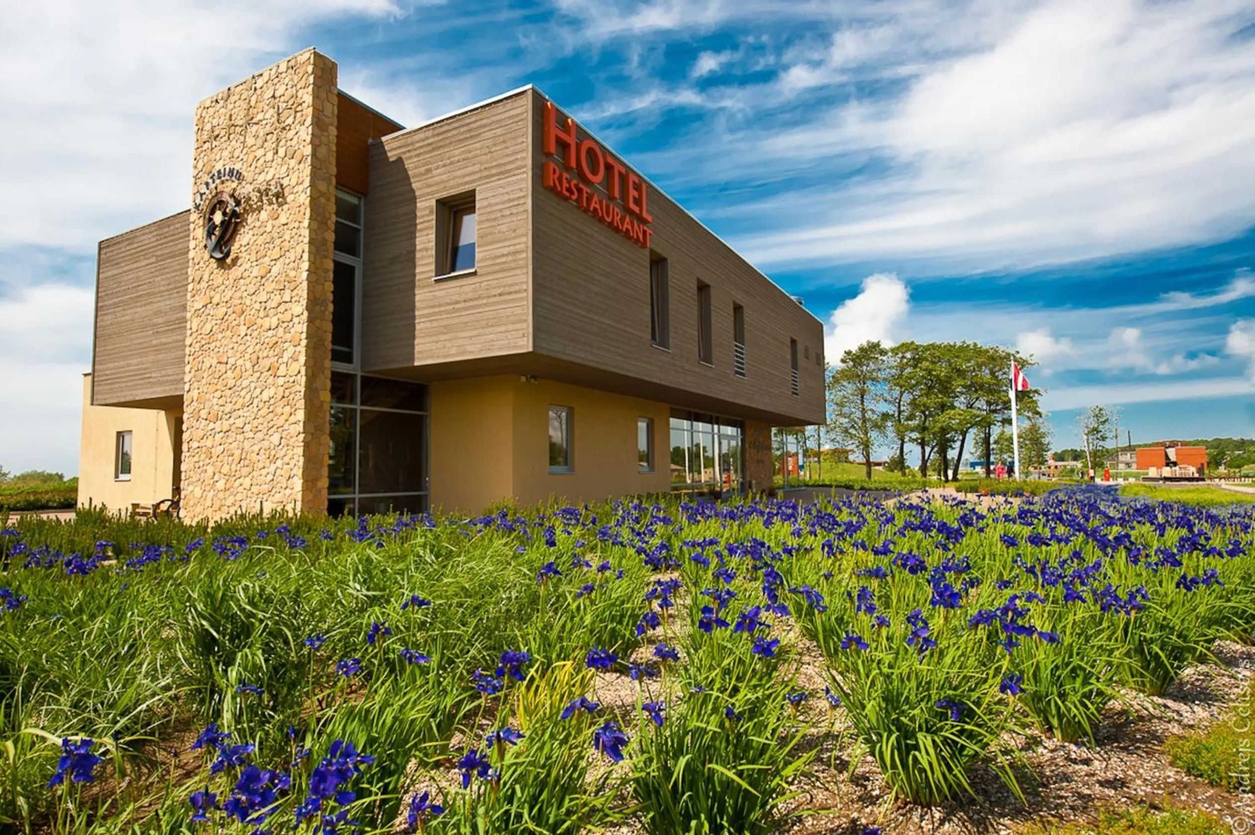 Facade/entrance in Kapteinu Osta
