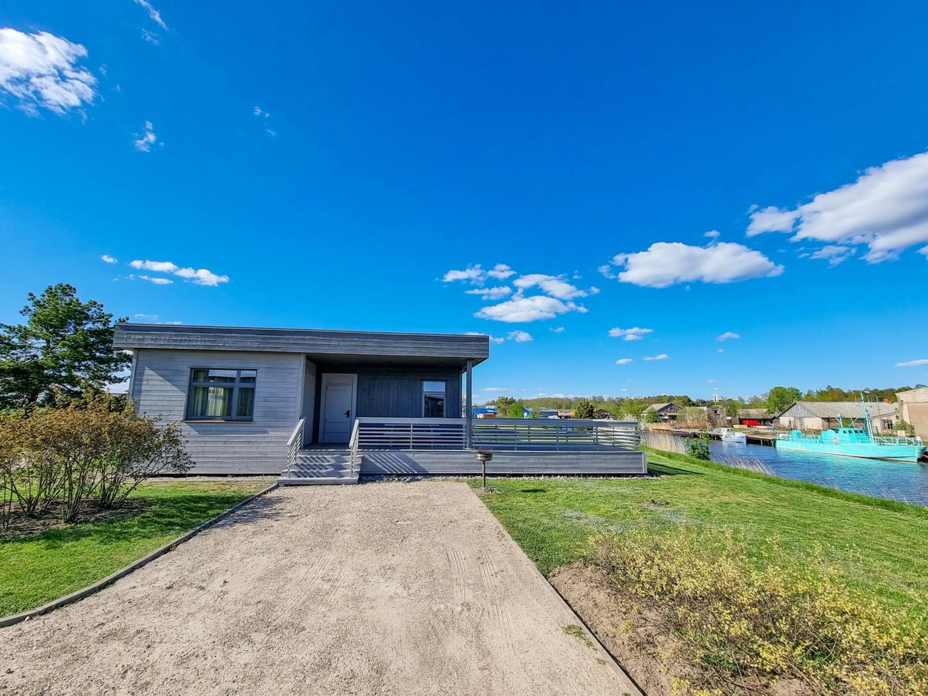 Property building in Kapteinu Osta