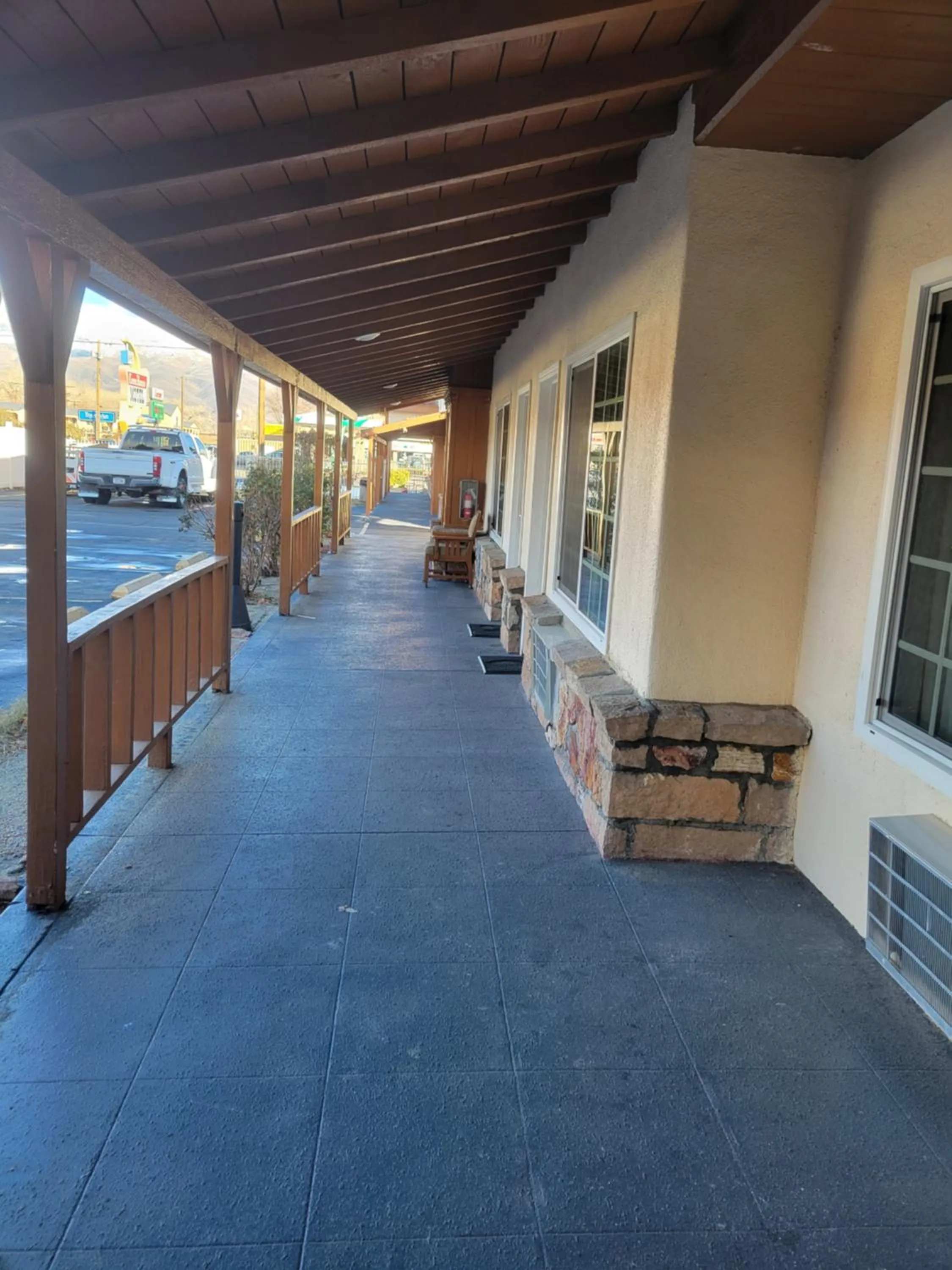 Property building in Townhouse Motel