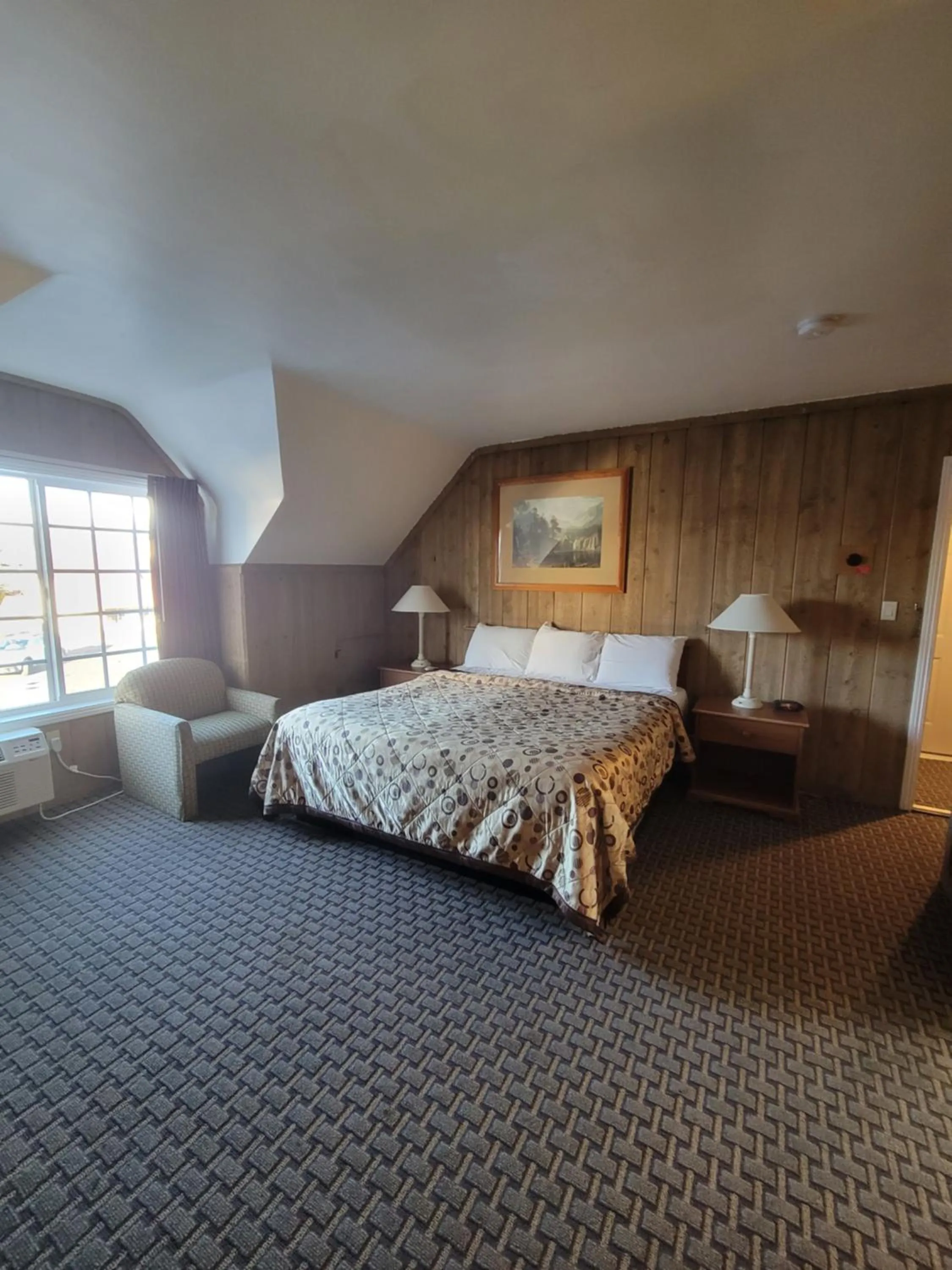 Bedroom, Bed in Townhouse Motel