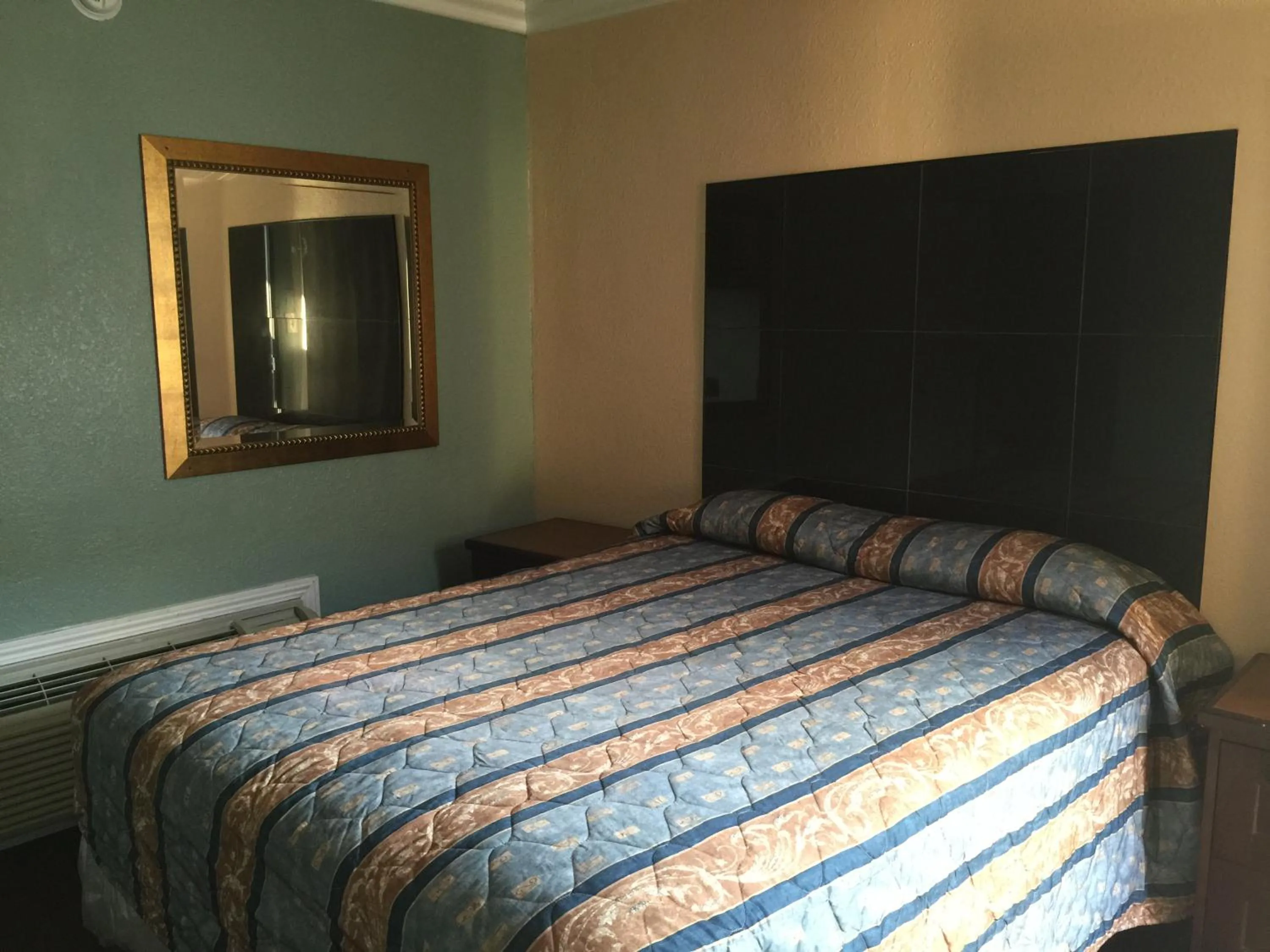 Bedroom, Bed in Park Motel