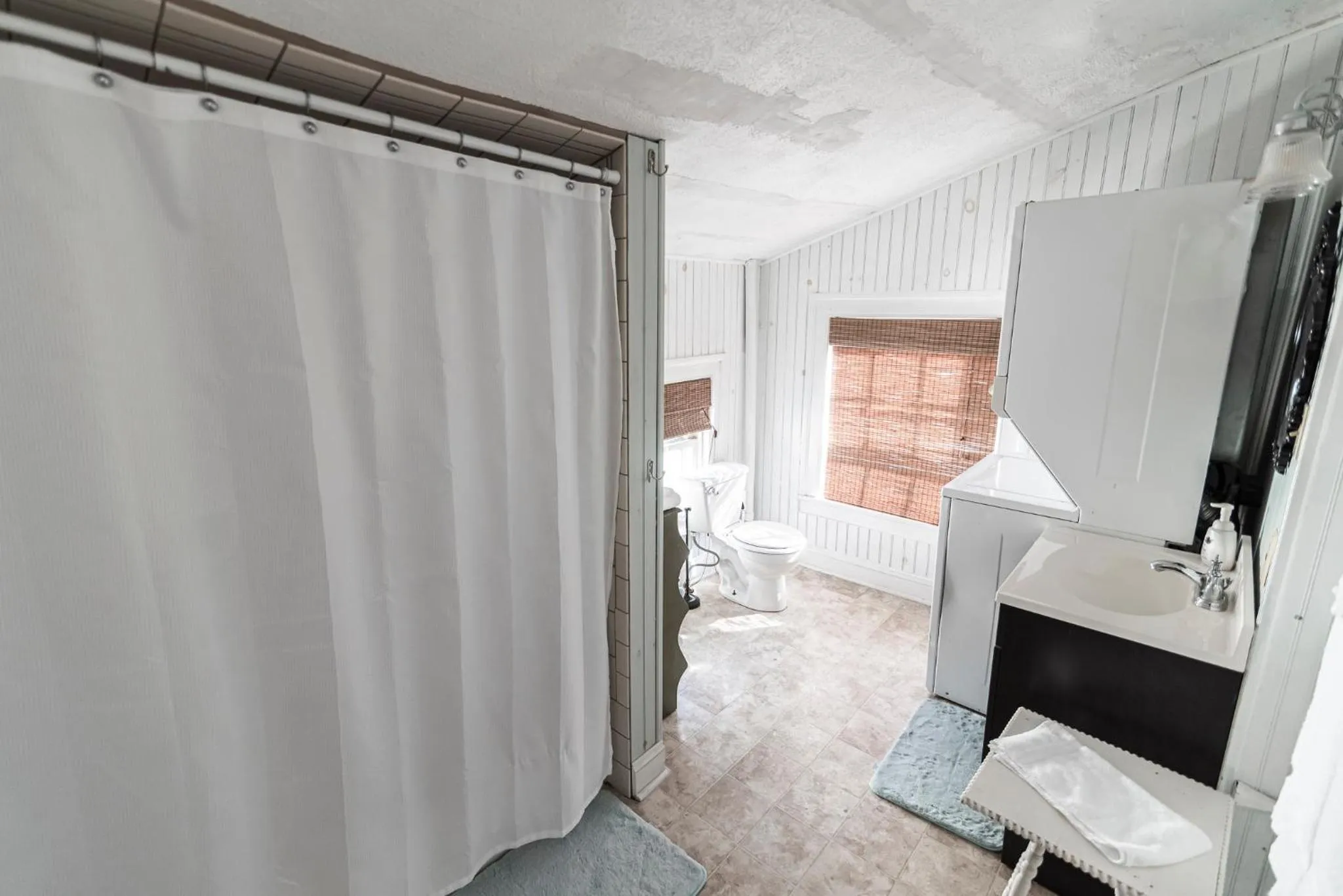 Bathroom, Bed in Armory Quarters A