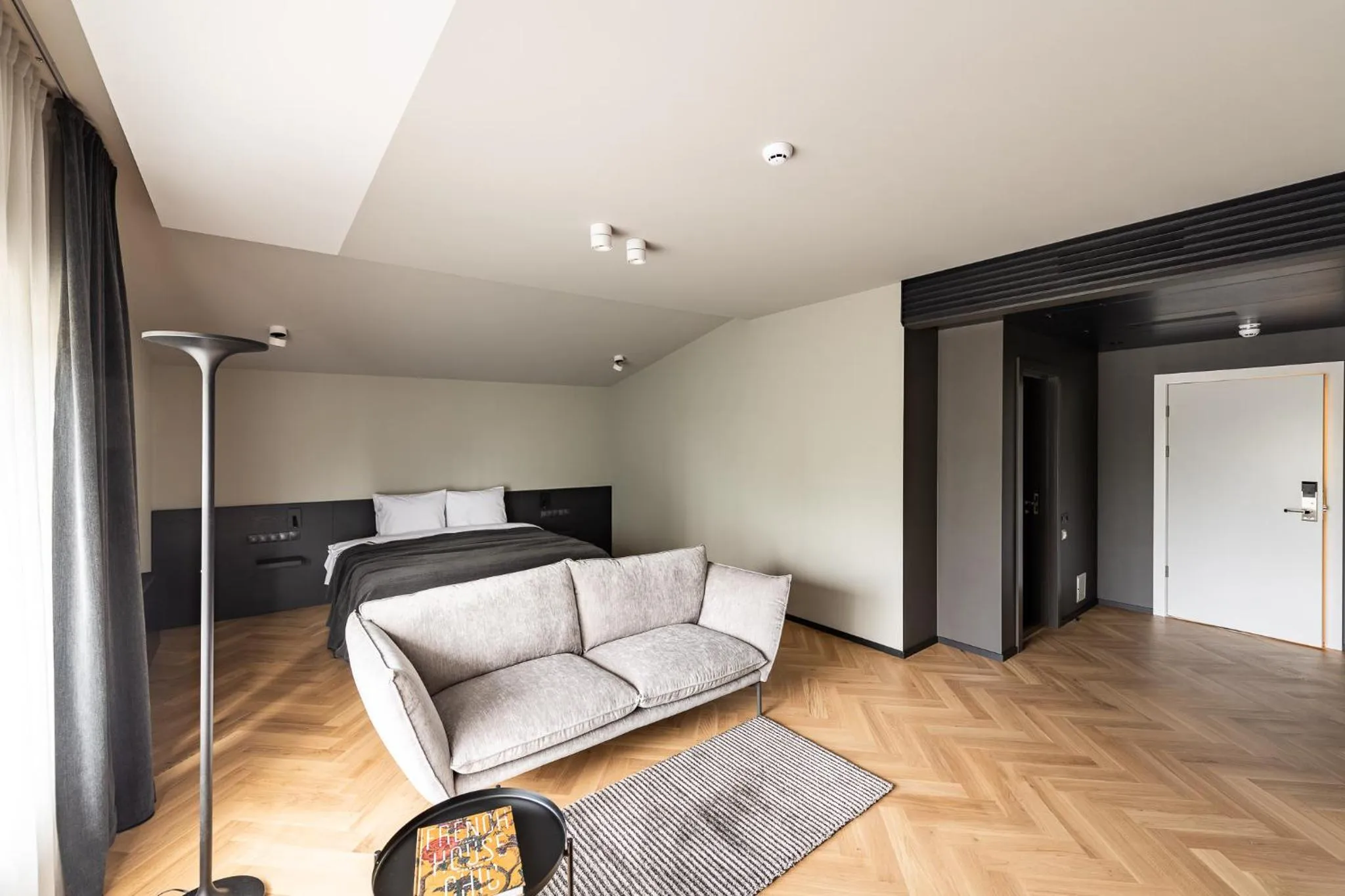 Bed in Maestro Design Hotel