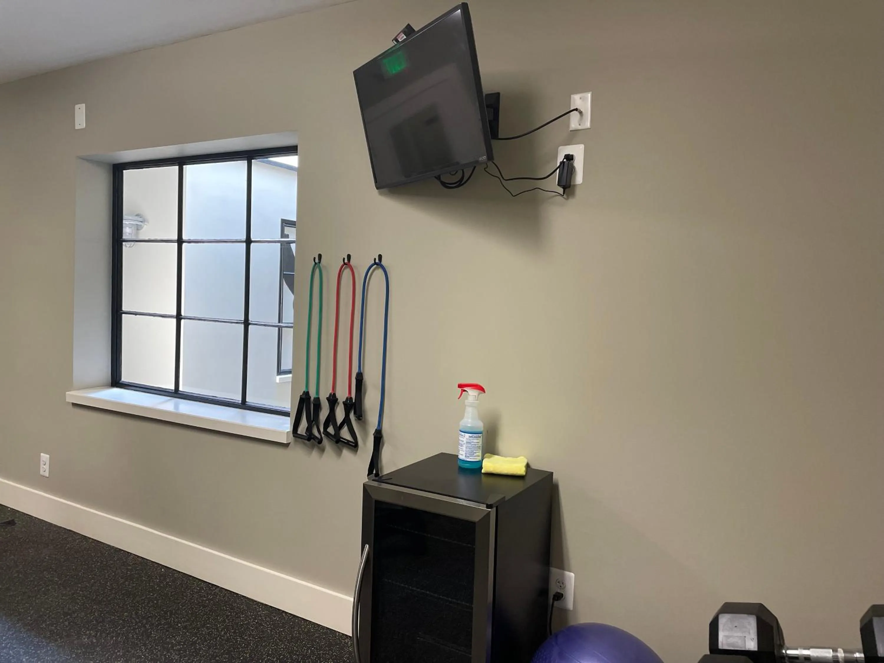 Fitness centre/facilities in Culpeper Center Suites
