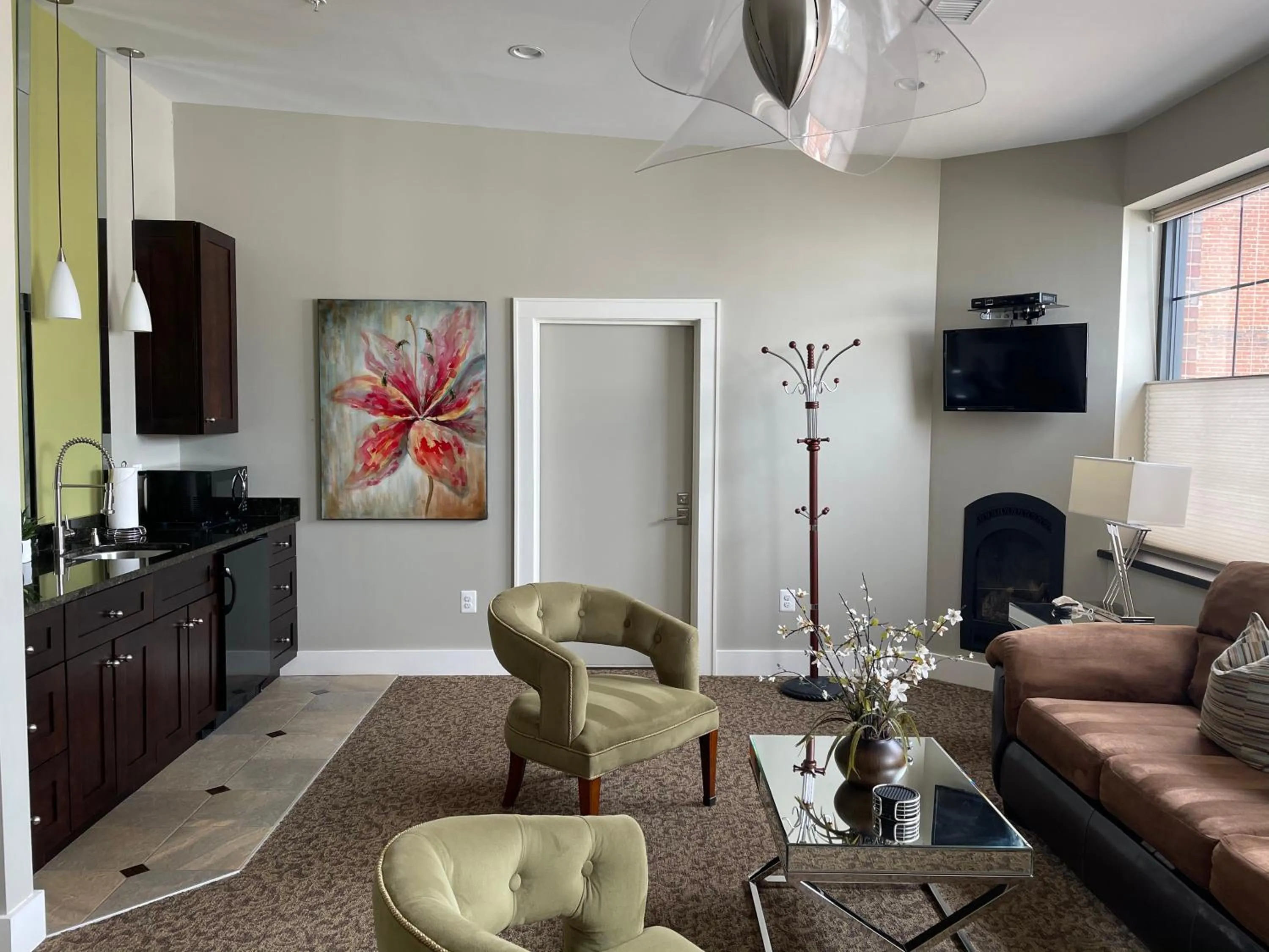 Kitchen or kitchenette in Culpeper Center Suites