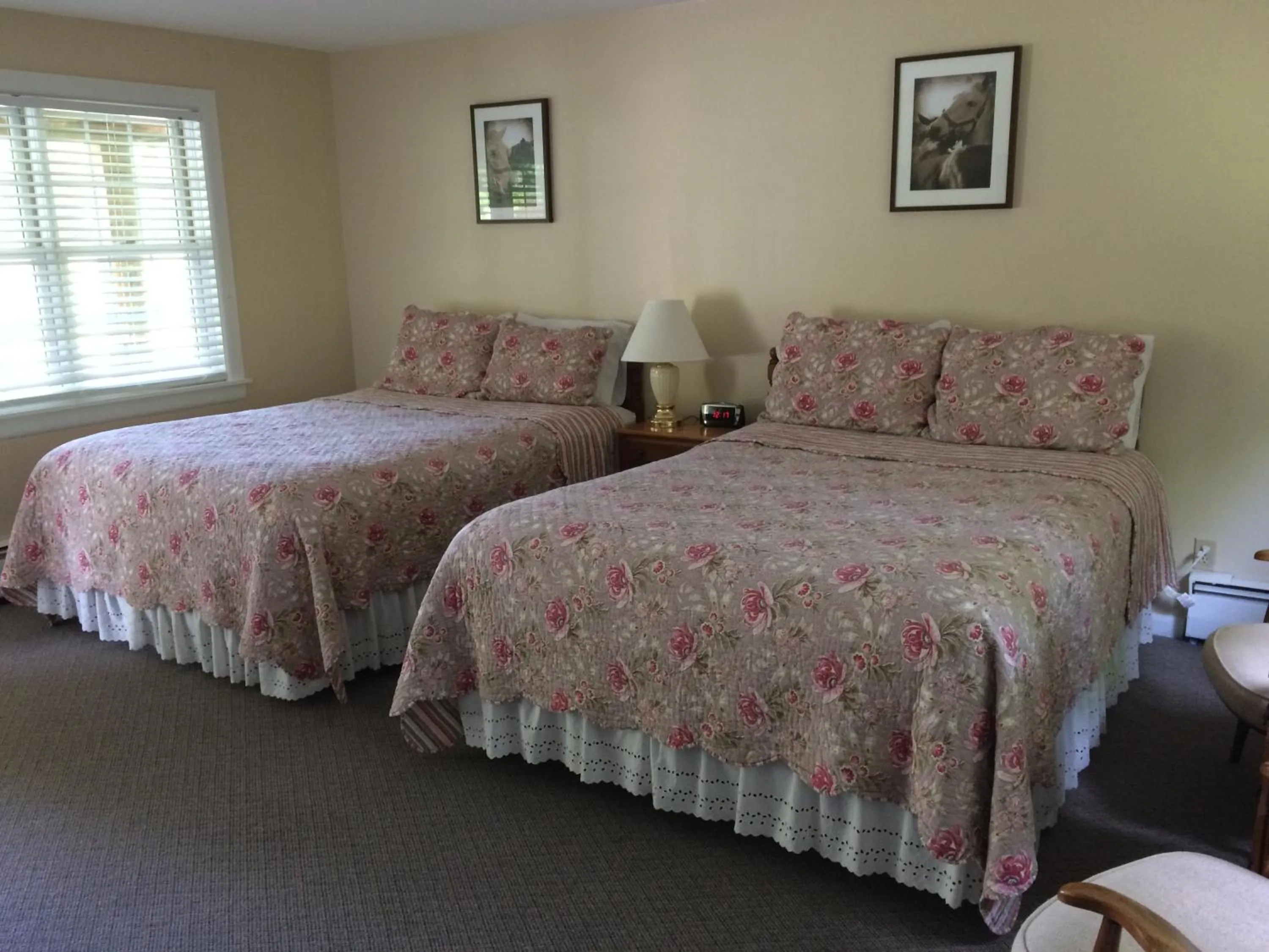 Bed in Aerie Inn of Vermont