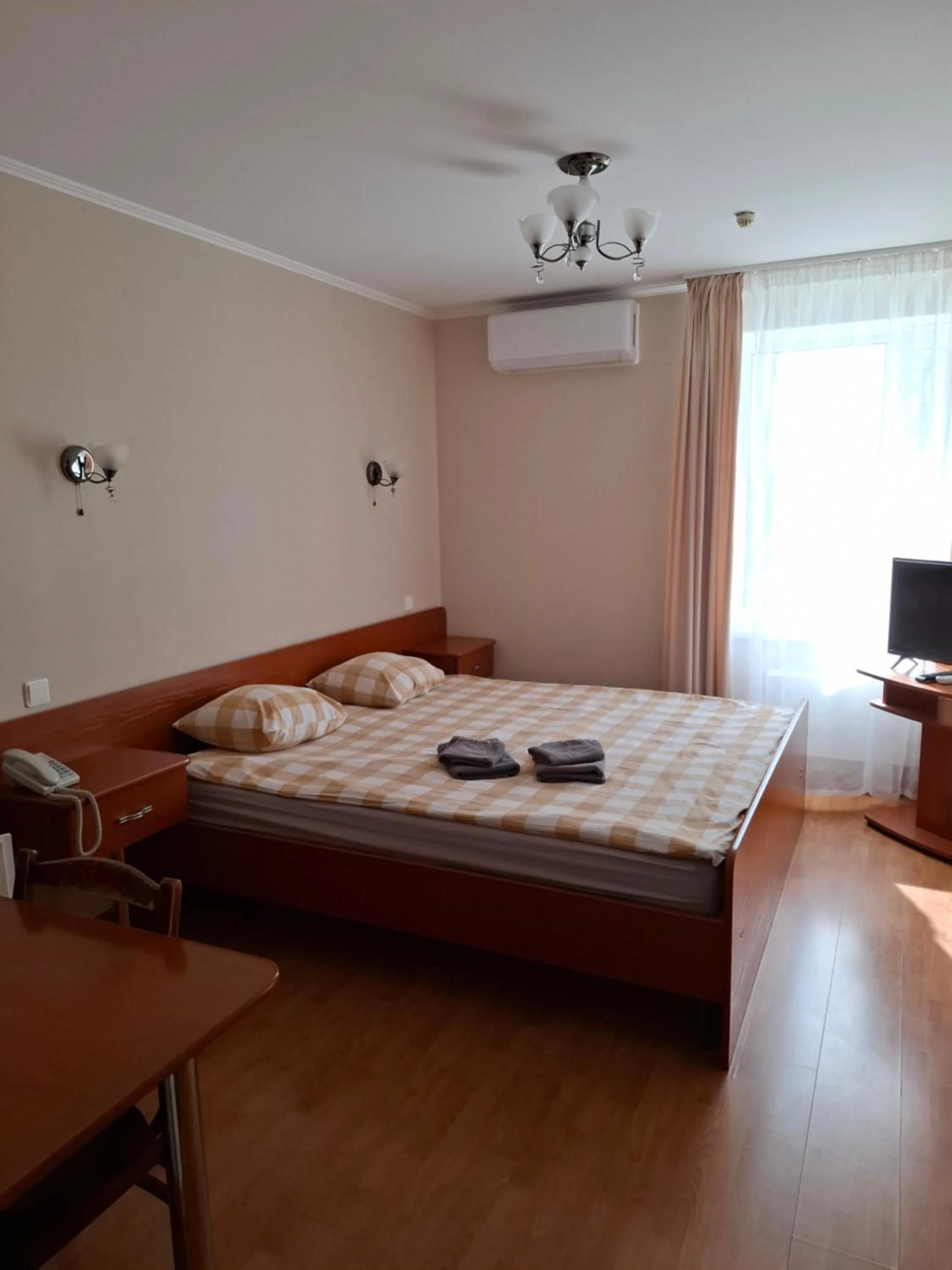 Bedroom, Bed in Duets