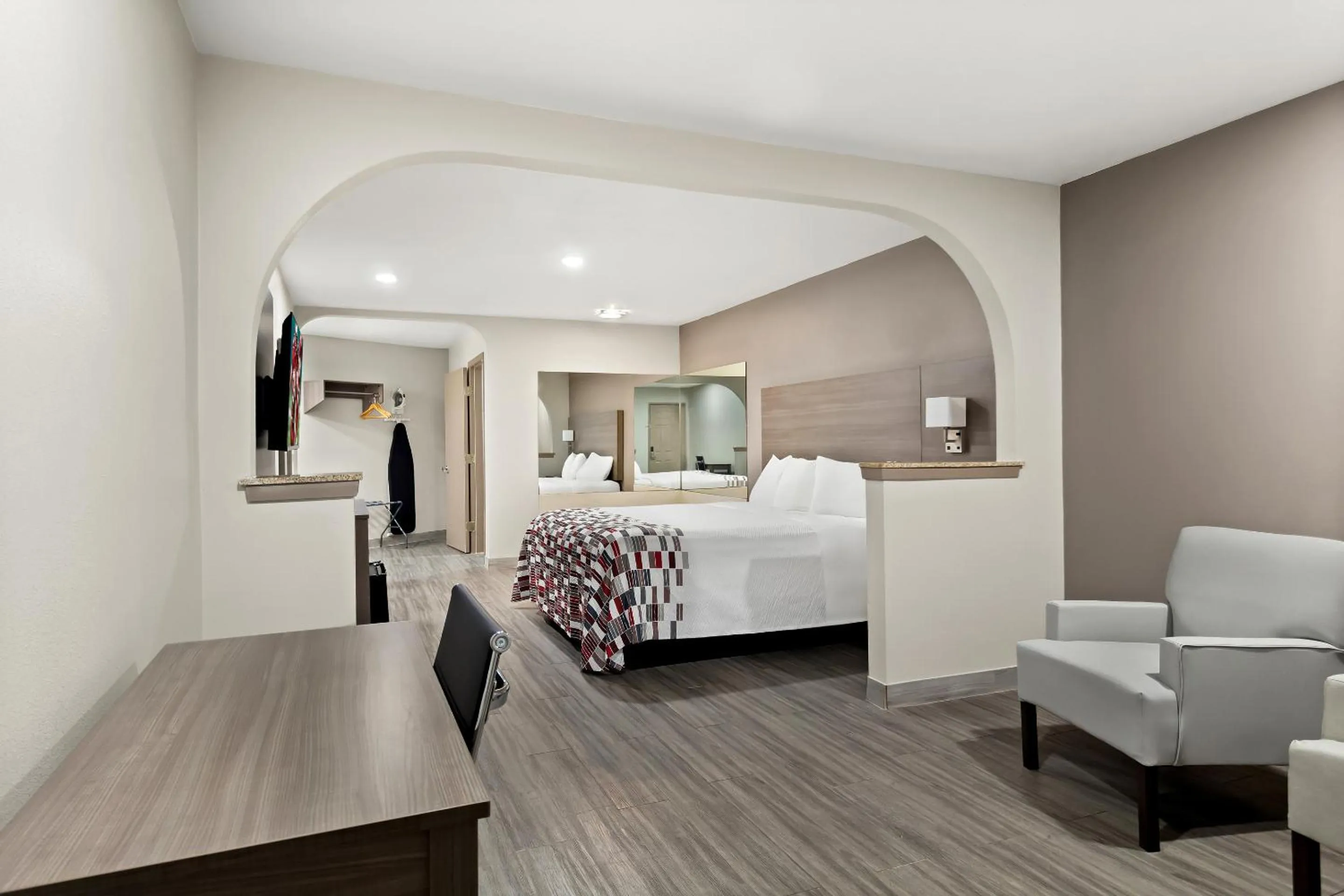 Bedroom, Bed in Red Roof Inn Stafford, TX