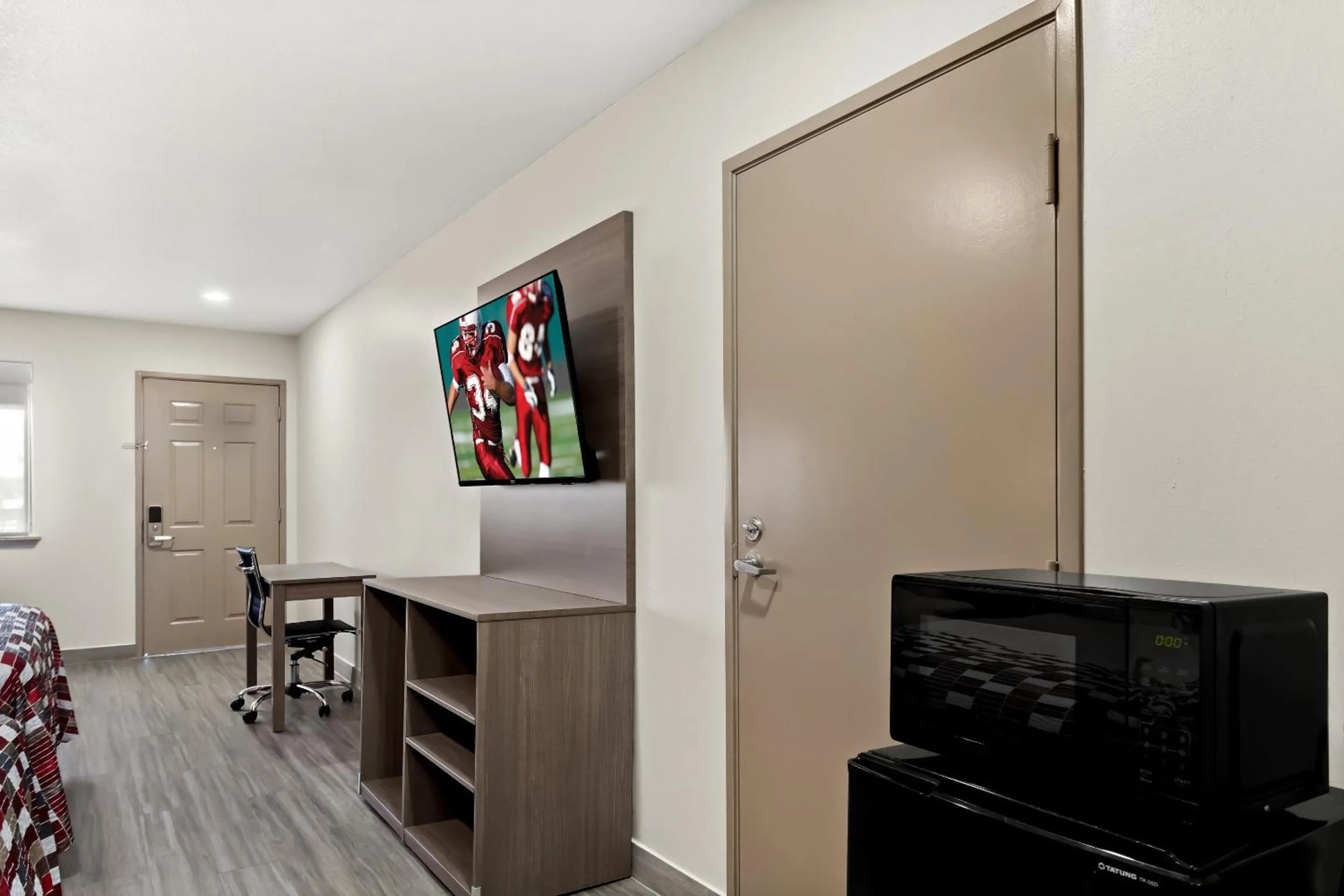 Bedroom in Red Roof Inn Stafford, TX