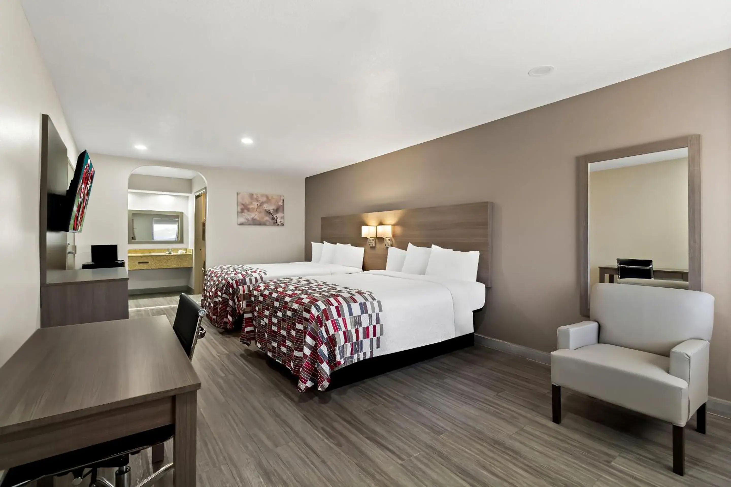 Deluxe Queen Room with Two Queen Beds Non-Smoking in Red Roof Inn Stafford, TX Deluxe Queen Room with Two Queen Beds Non-Smoking in Red Roof Inn Stafford, TX