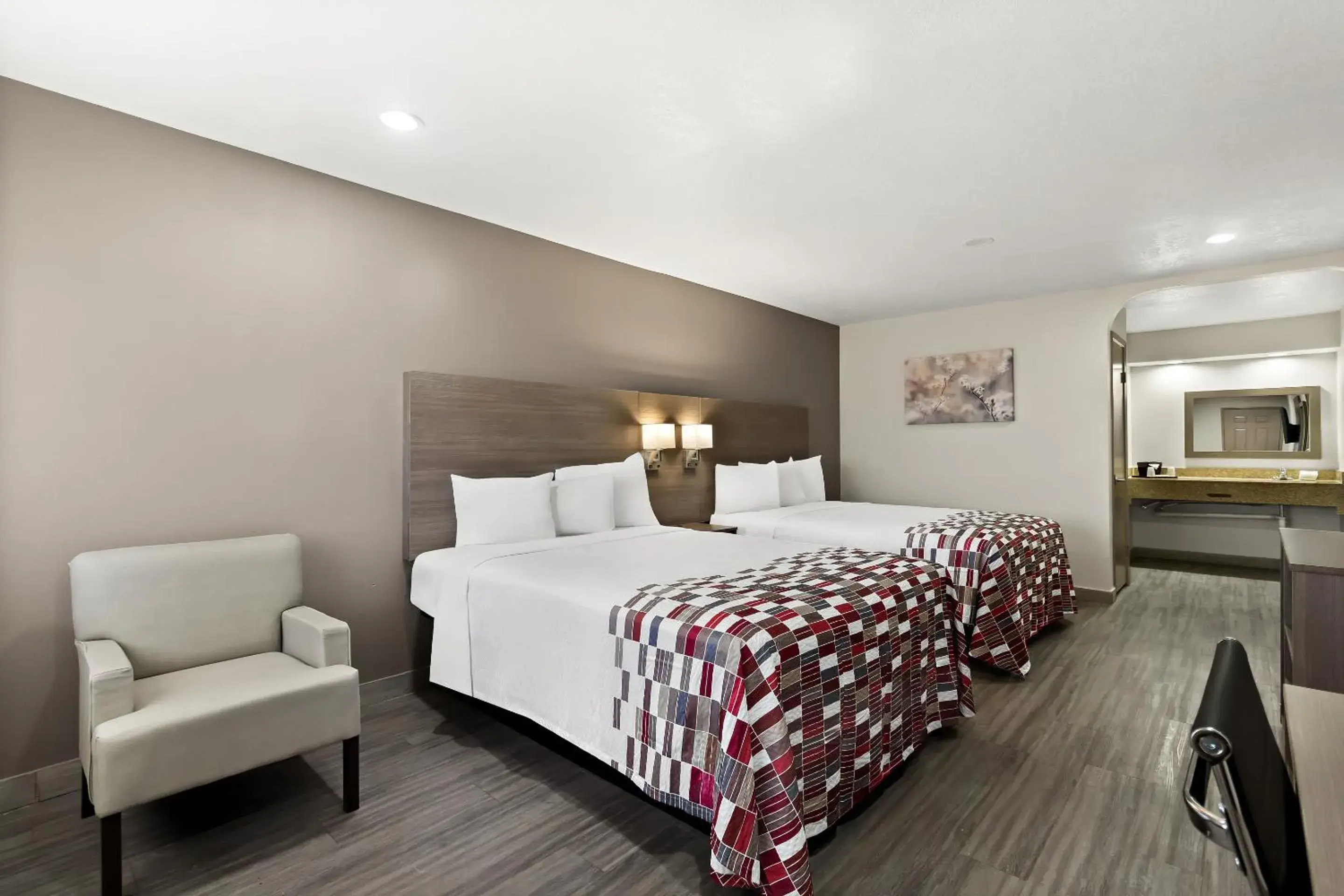 Deluxe Queen Room with Two Queen Beds Disability Access Non-Smoking in Red Roof Inn Stafford, TX Deluxe Queen Room with Two Queen Beds Disability Access Non-Smoking in Red Roof Inn Stafford, TX