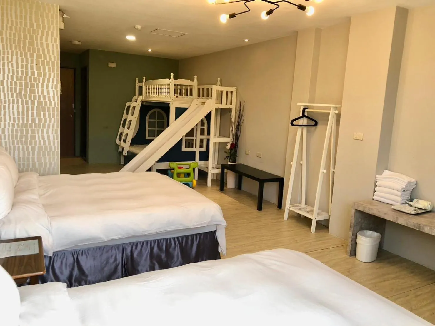 Bed in Sun Moon Lake Loft Inn