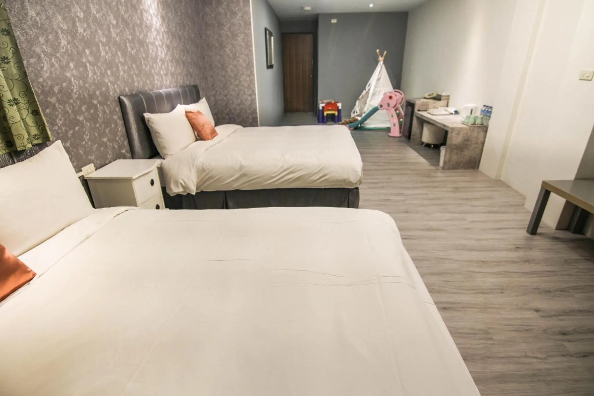 Photo of the whole room, Bed in Sun Moon Lake Loft Inn