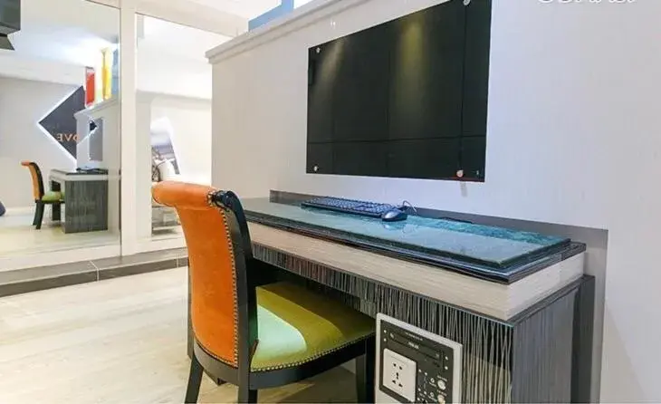 TV/Entertainment Center in Soho Motel