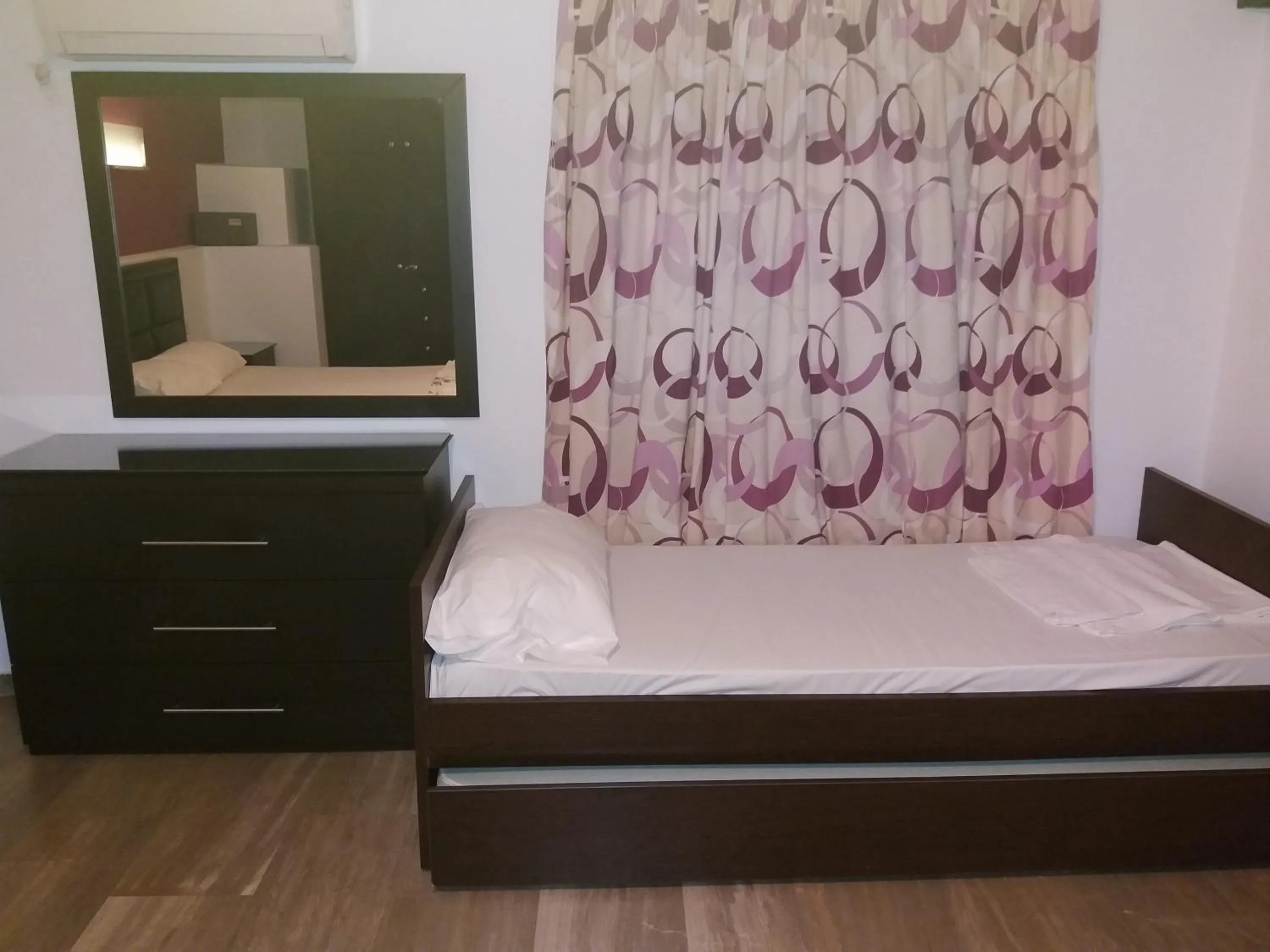 Manos Apartments