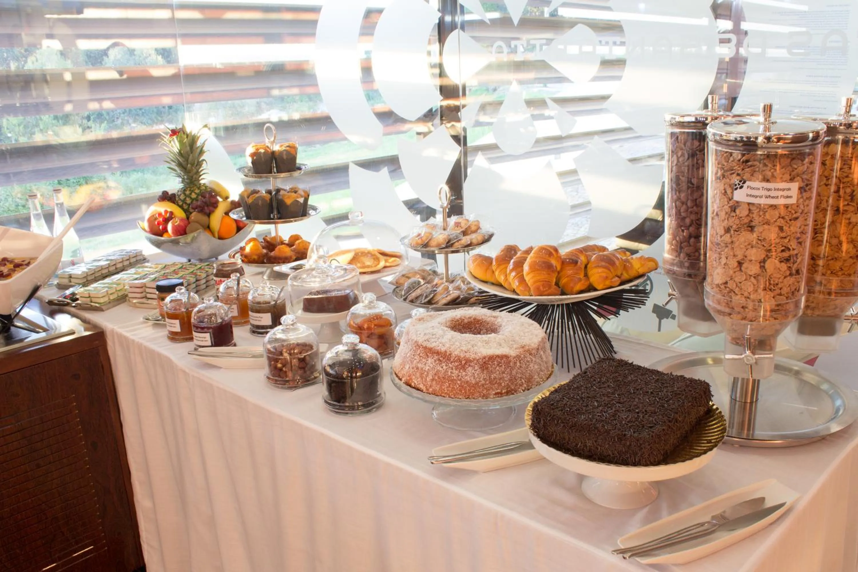 Continental breakfast in Hotel Portas De Santa Rita