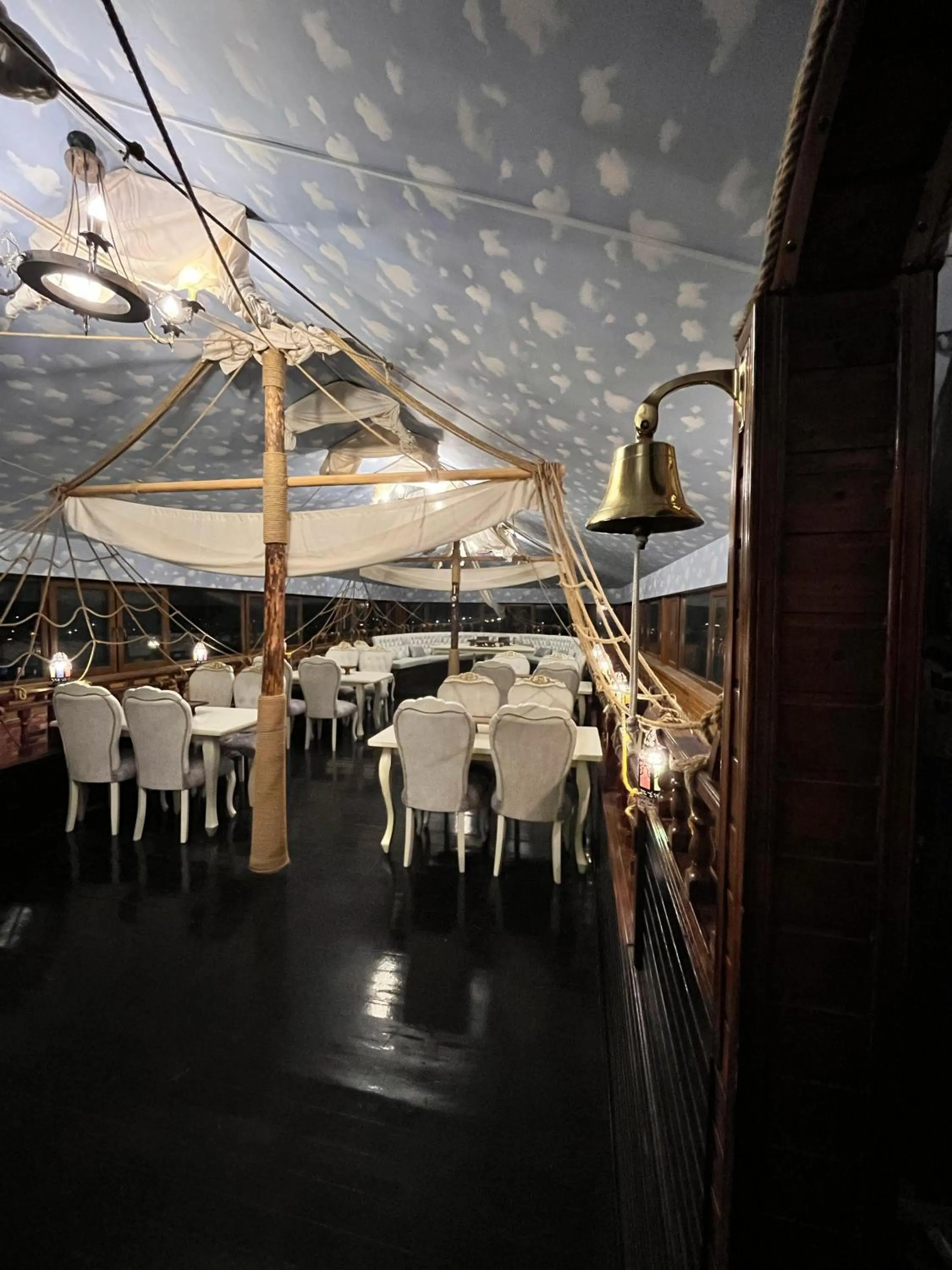 Restaurant/places to eat in Starway Hotel