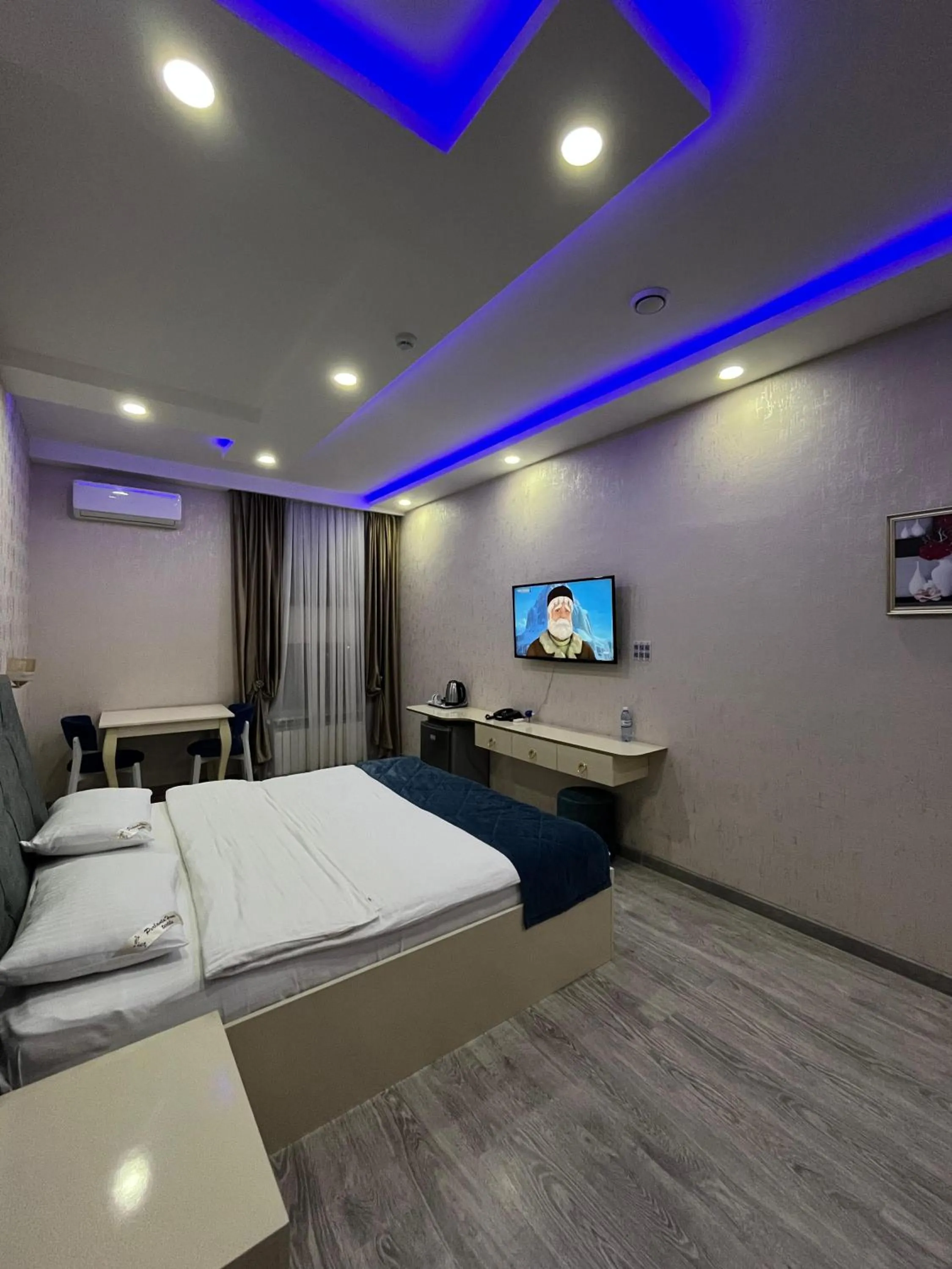 Bedroom, Bed in Starway Hotel