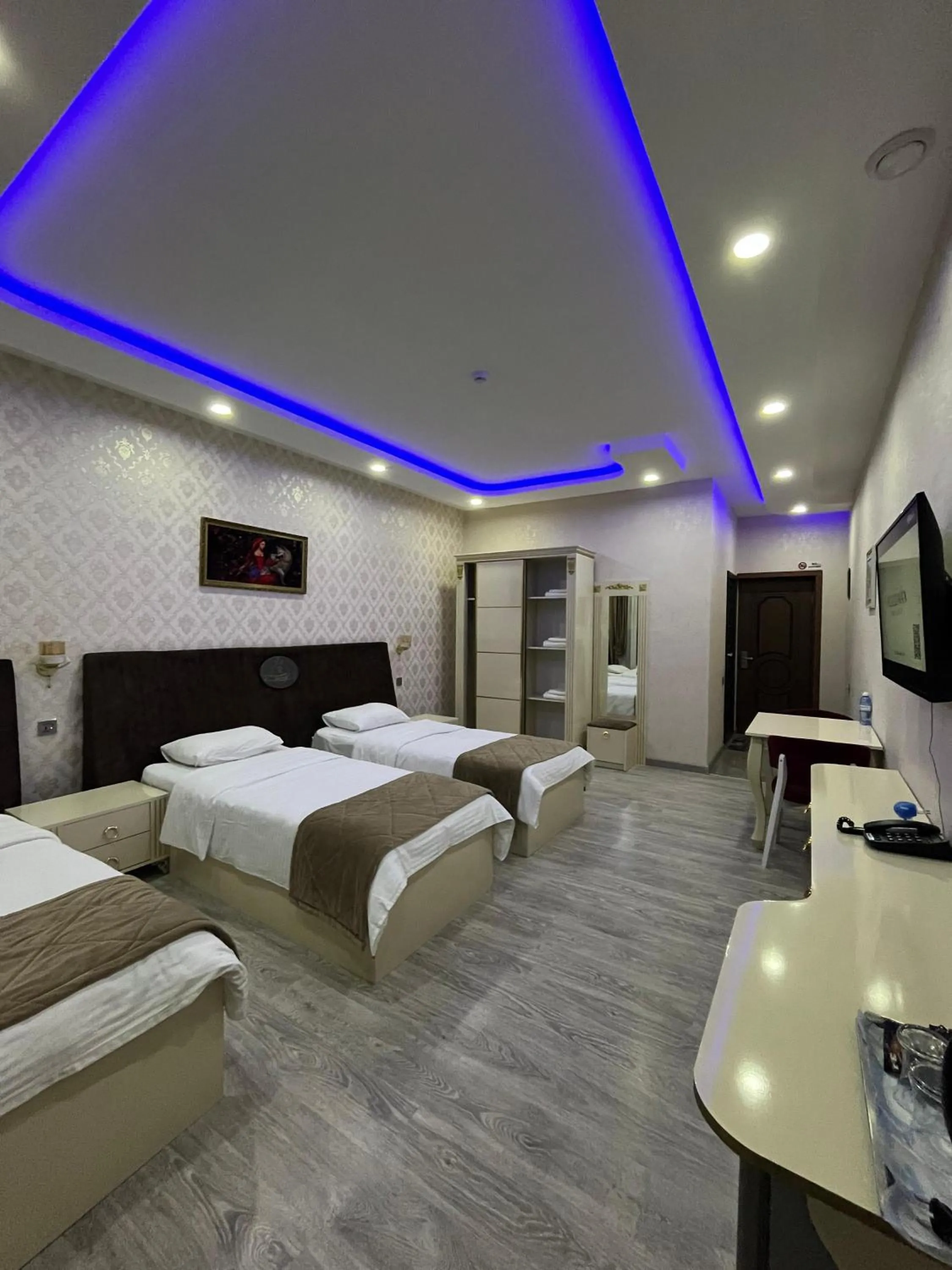 Communal lounge/ TV room, Bed in Starway Hotel