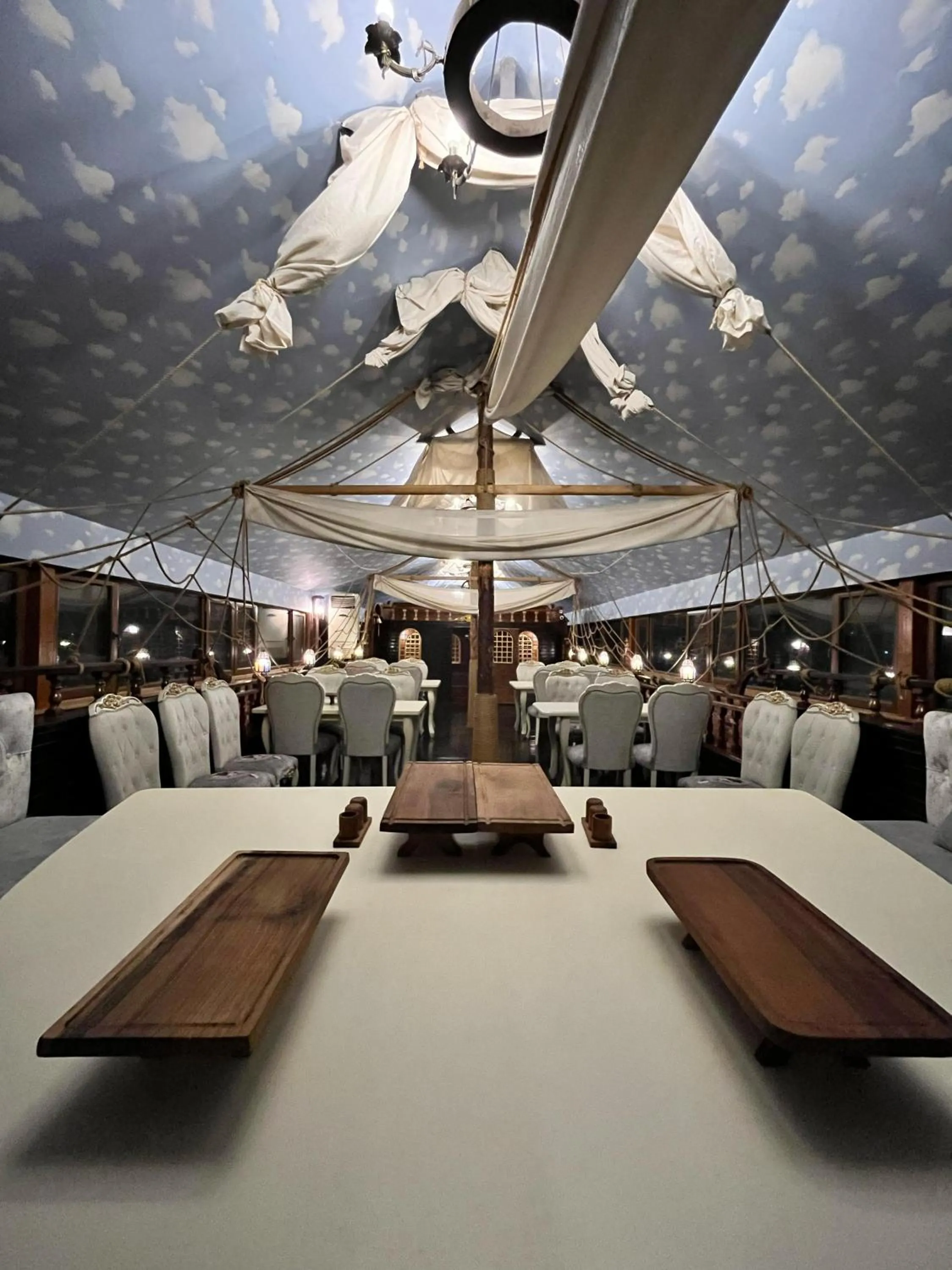 Restaurant/places to eat in Starway Hotel