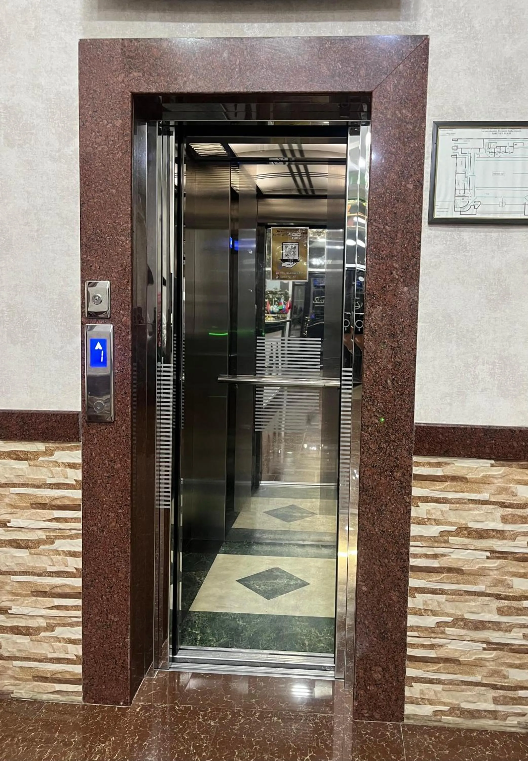 elevator in Starway Hotel