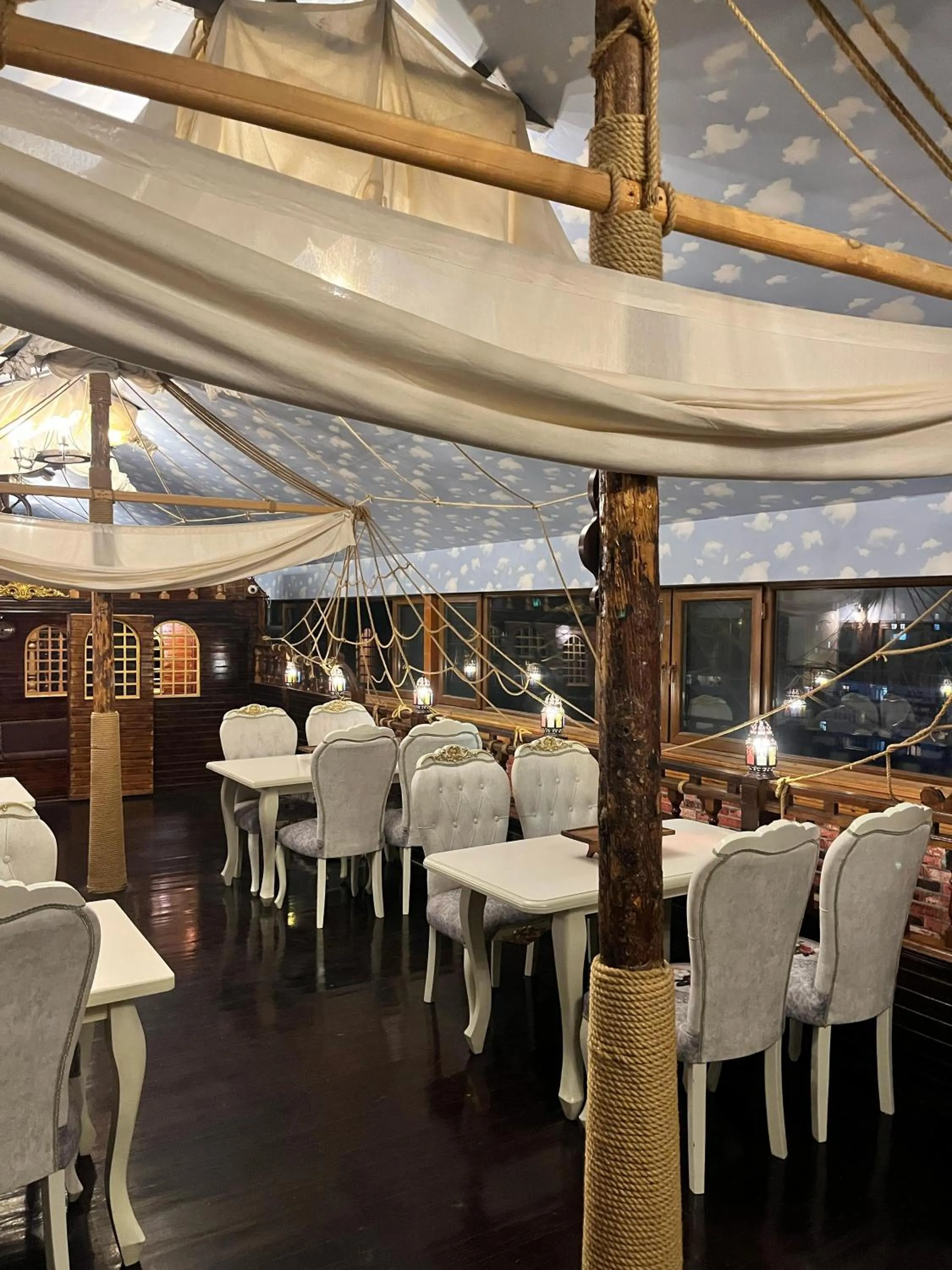 Restaurant/places to eat in Starway Hotel