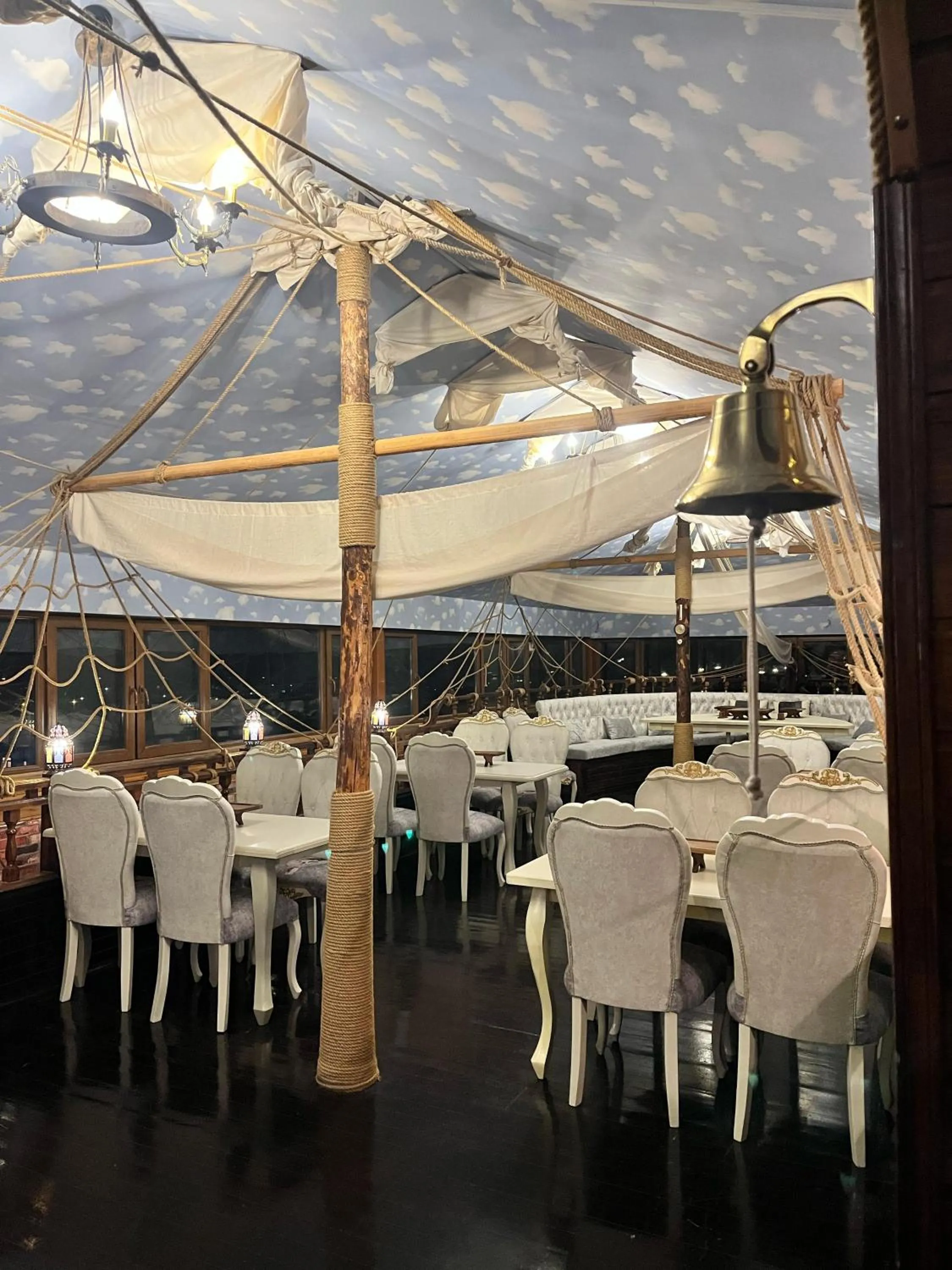 Restaurant/places to eat in Starway Hotel