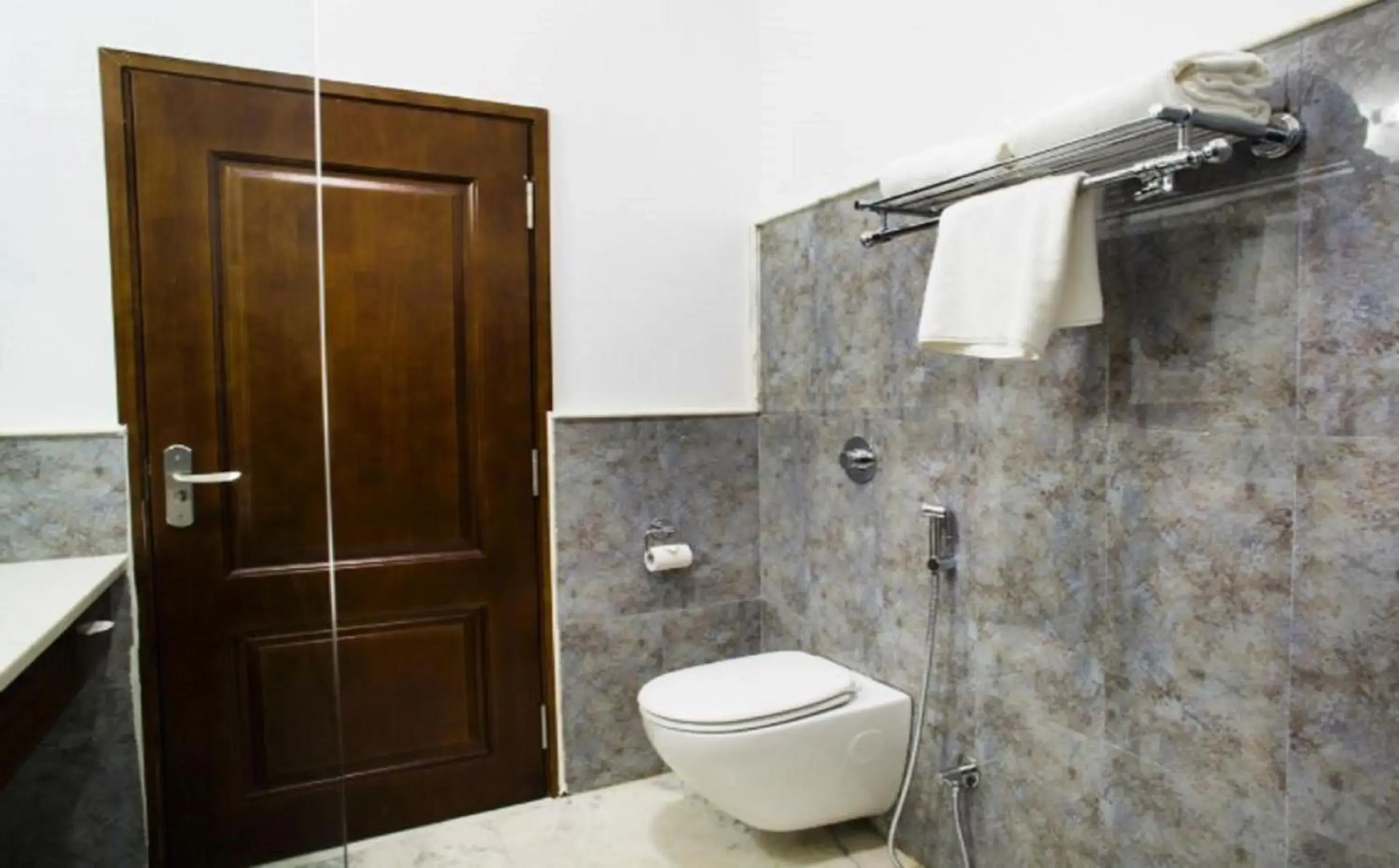 Bathroom in Fateh Niwas by Fateh Collection Bathroom in Fateh Niwas by Fateh Collection