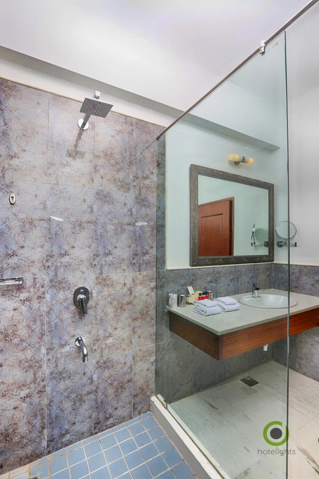 Bathroom in Fateh Niwas by Fateh Collection