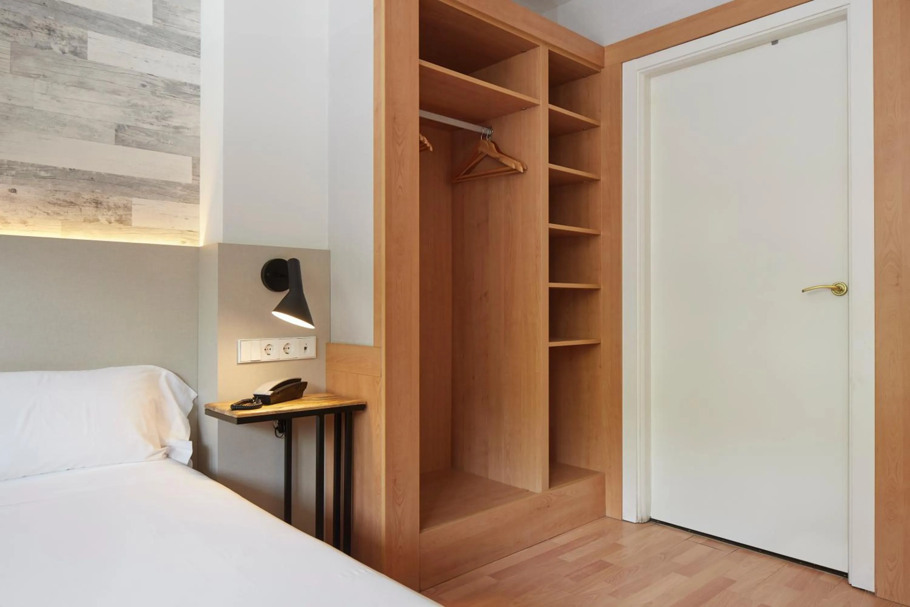 Bedroom, Bed in Hotel Berri Versalles