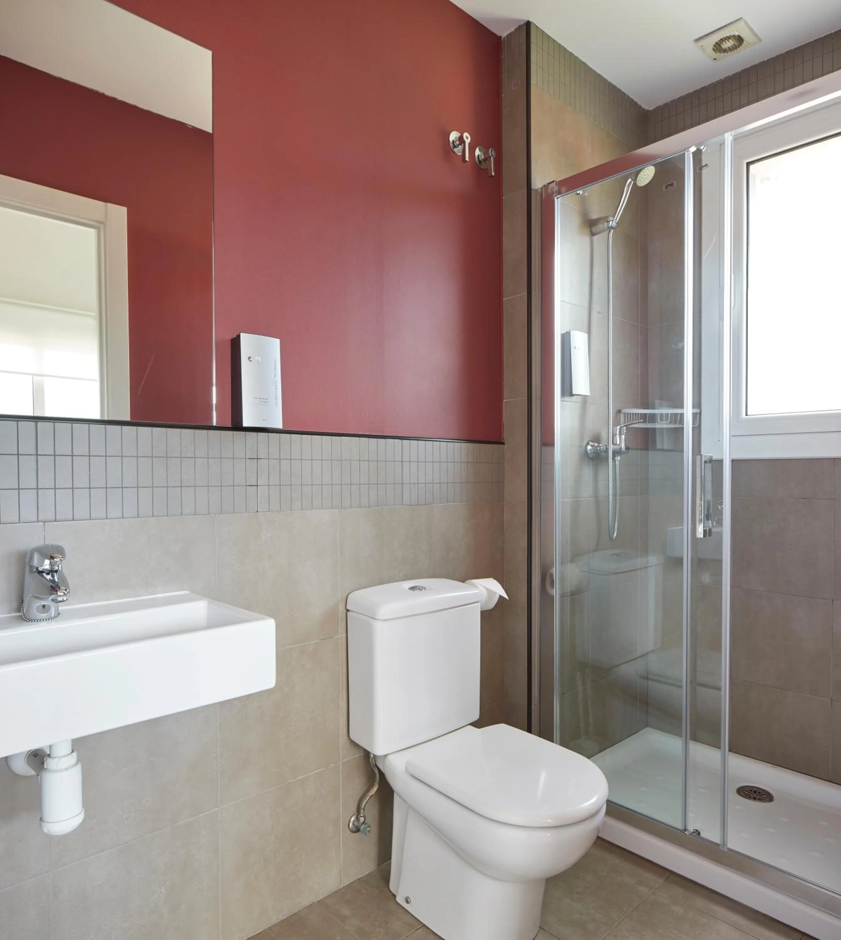 Bathroom in Hotel Berri Versalles