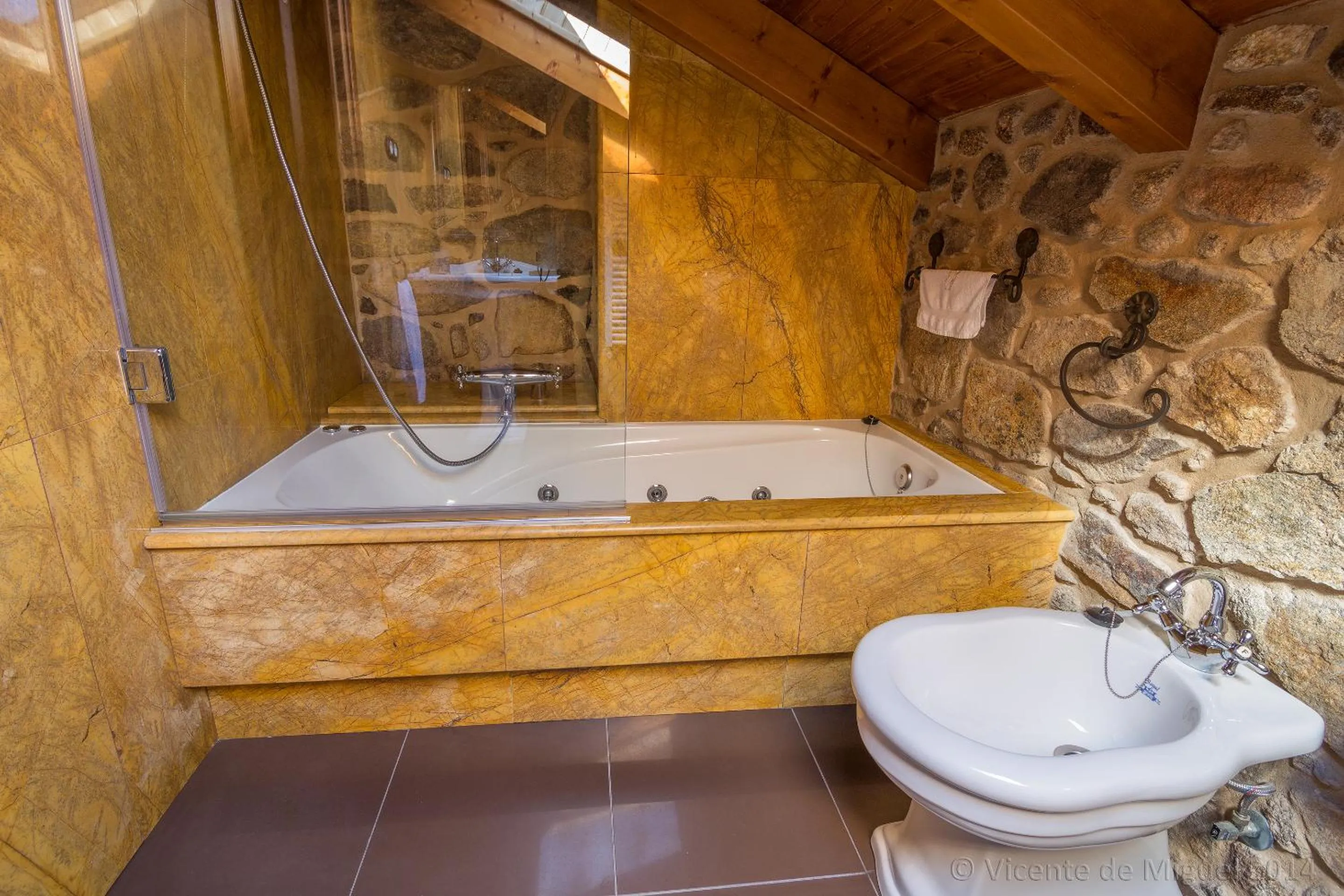 Bathroom in Hotel Rustico Lugar Do Cotariño