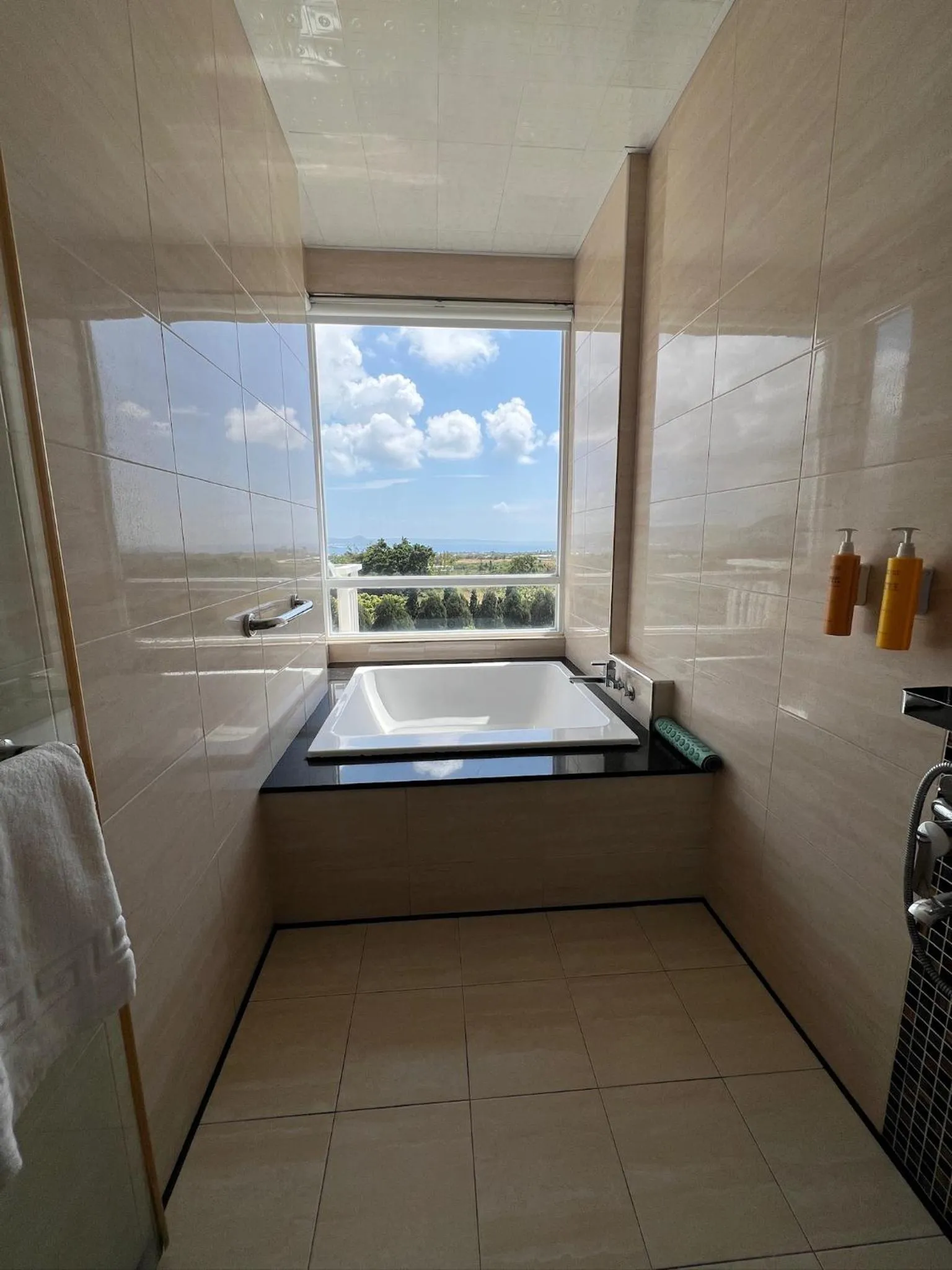 Bathroom in Coral B&B